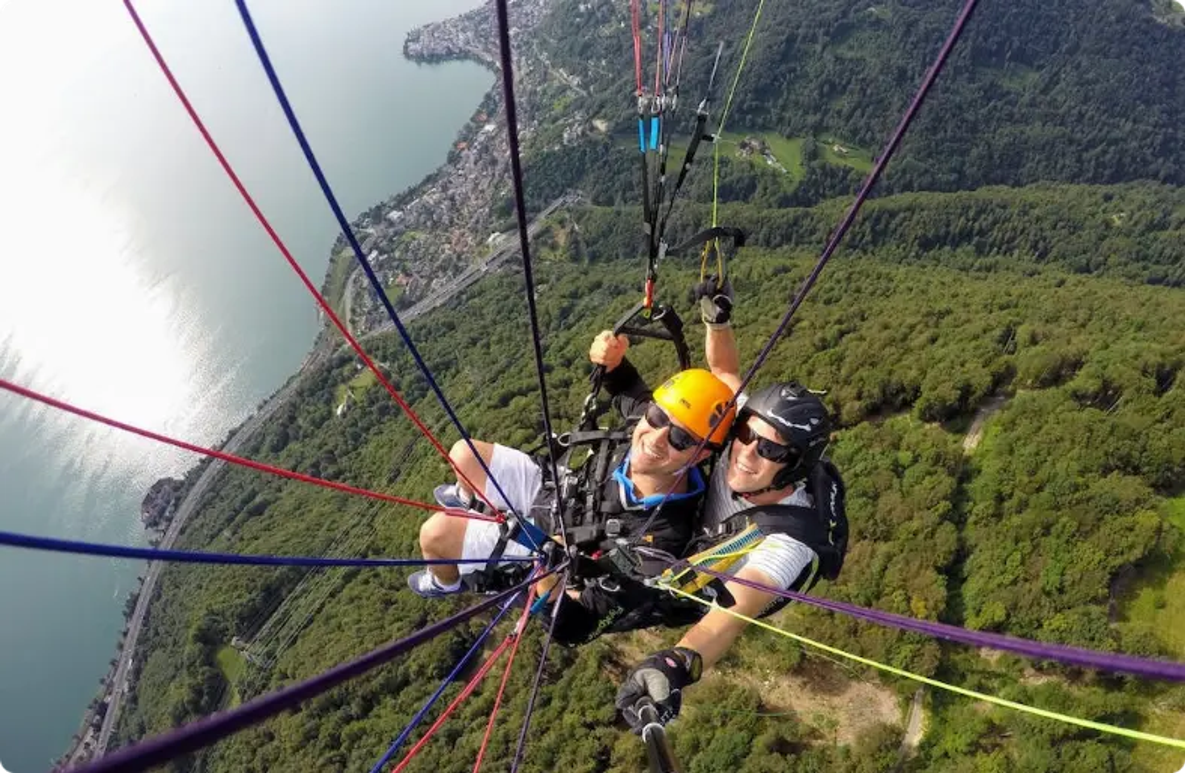 homens praticando parapente, passeio, diversão