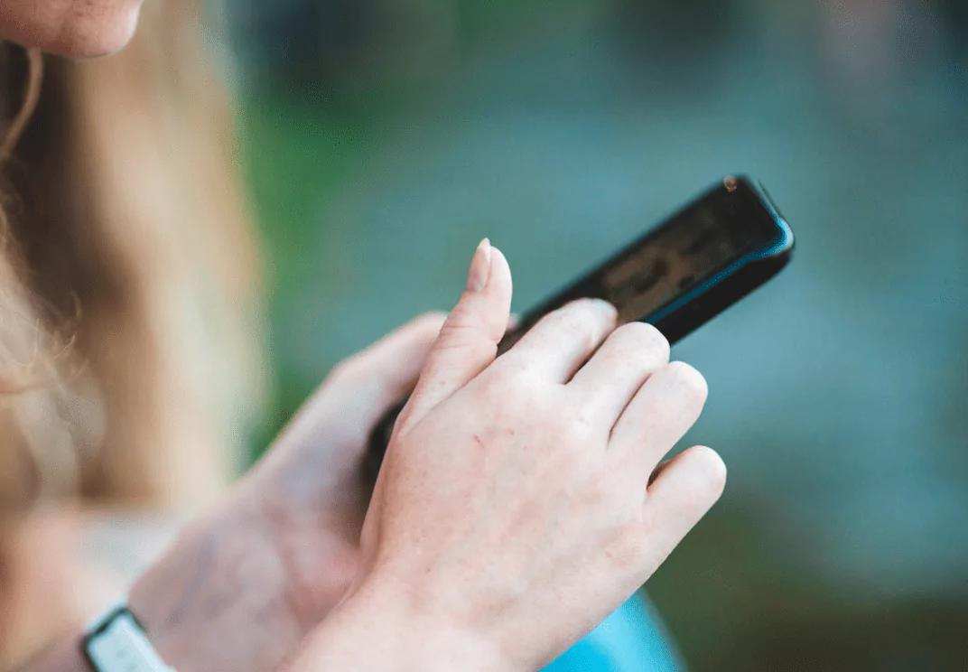 tiktok videók, nézői elköteleződés, utazási influencerek, rendszeres posztolási ütemterv, utazási videók, márkaimázs, célközönség, tartalom létrehozása, vírusos tartalom, releváns kulcsszavak beépítése, vírusvideó, tartalomkészítés, közösségi média