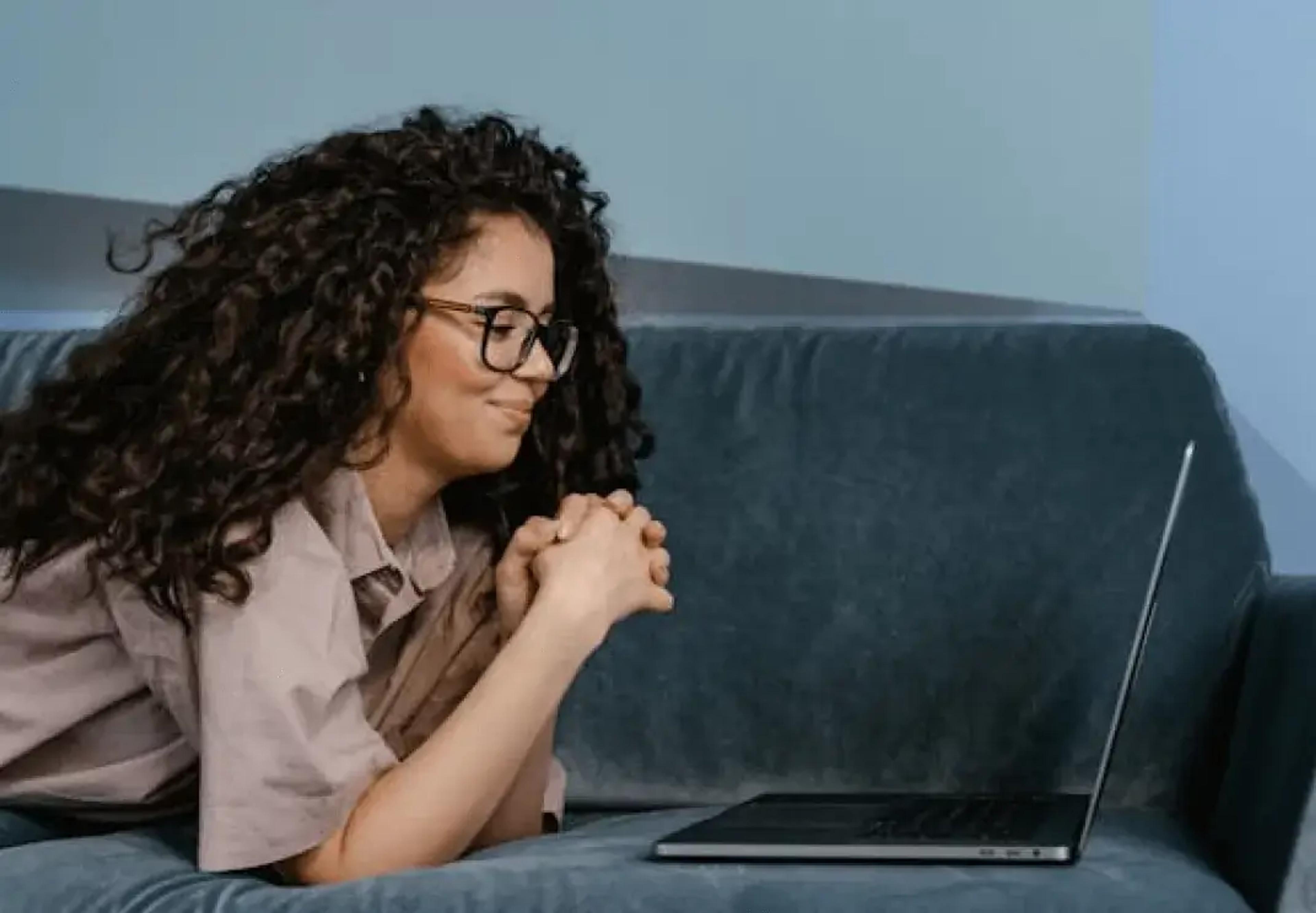 potenciális látogatók, közösségi csatornák, figyelemfelkeltő vizuális elemek, átalakító eszköz, turisztikai hivatalok, versenyelőny, erős online jelenlét, turisztikai vállalkozás, videómarketing