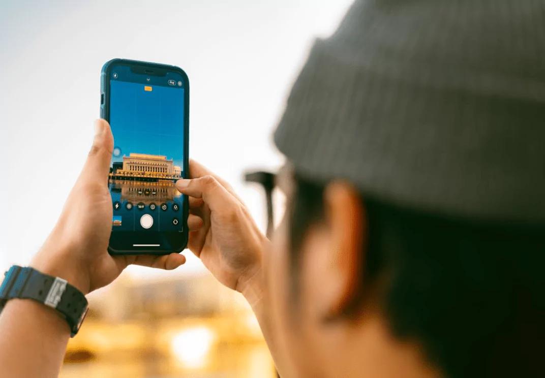målgruppe, sociale medieplatforme, skabe indhold, viralt indhold, indhold af høj kvalitet, overordnet marketingstrategi, viral video, indholdsskabelse, sociale medier, værdifulde indsigter, rejsevideoer, engageret publikum, visuelt indhold, rejse-influencers, fange opmærksomhed, andre platforme, seerengagement, tag venner, tiktok-videoer, rejseindustri, instagram-historier, detaljeret information, trending lyd, aktuelle trends, trin-for-trin guide, antal følgere, yderligere ressourcer, personlige oplevelser