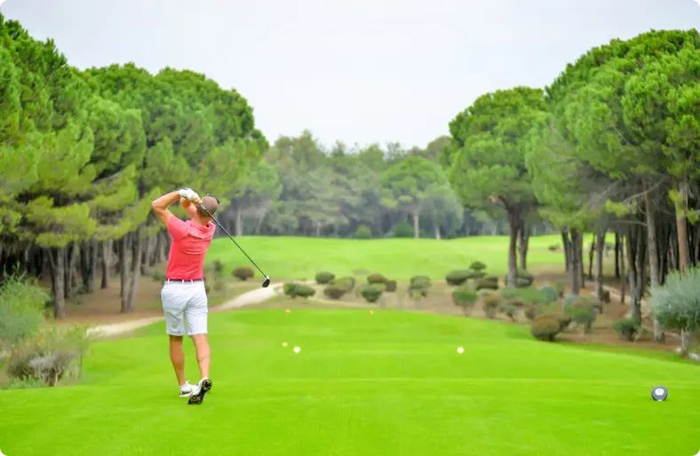 golflessen, golflessen, man aan het spelen