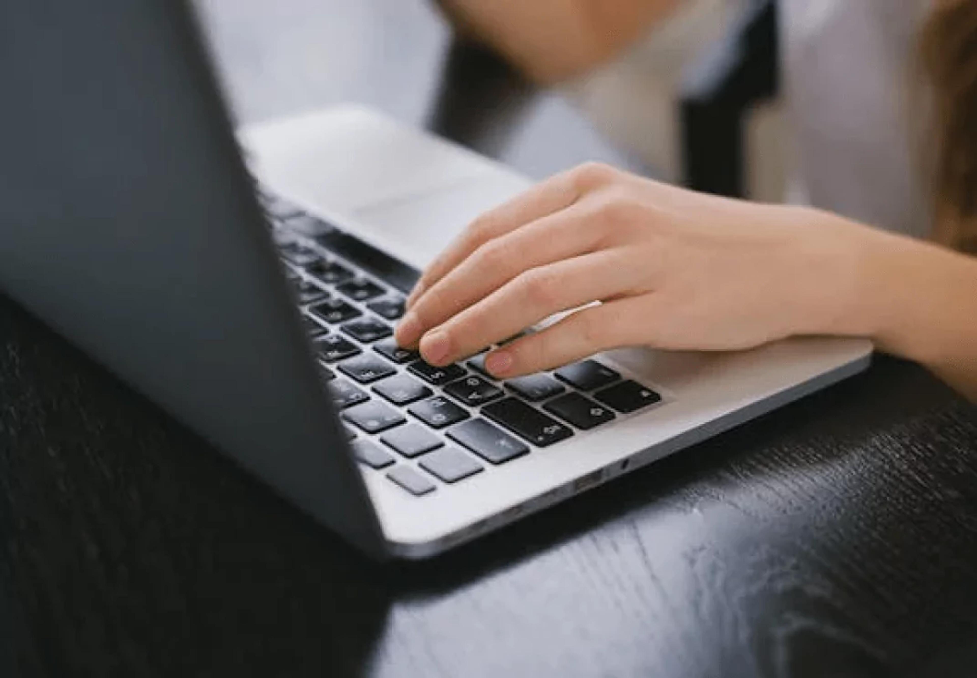 Link, Touren, verbessern, Website, Fokus, Google, Daten, erstellen, Beispiel, große Mengen, spezifische Eingabeaufforderungen, Datenschutzbedenken, KI nutzen, KI einsetzen, Content-Marketing, KI-Eingabeaufforderungen, Reiseveranstalter