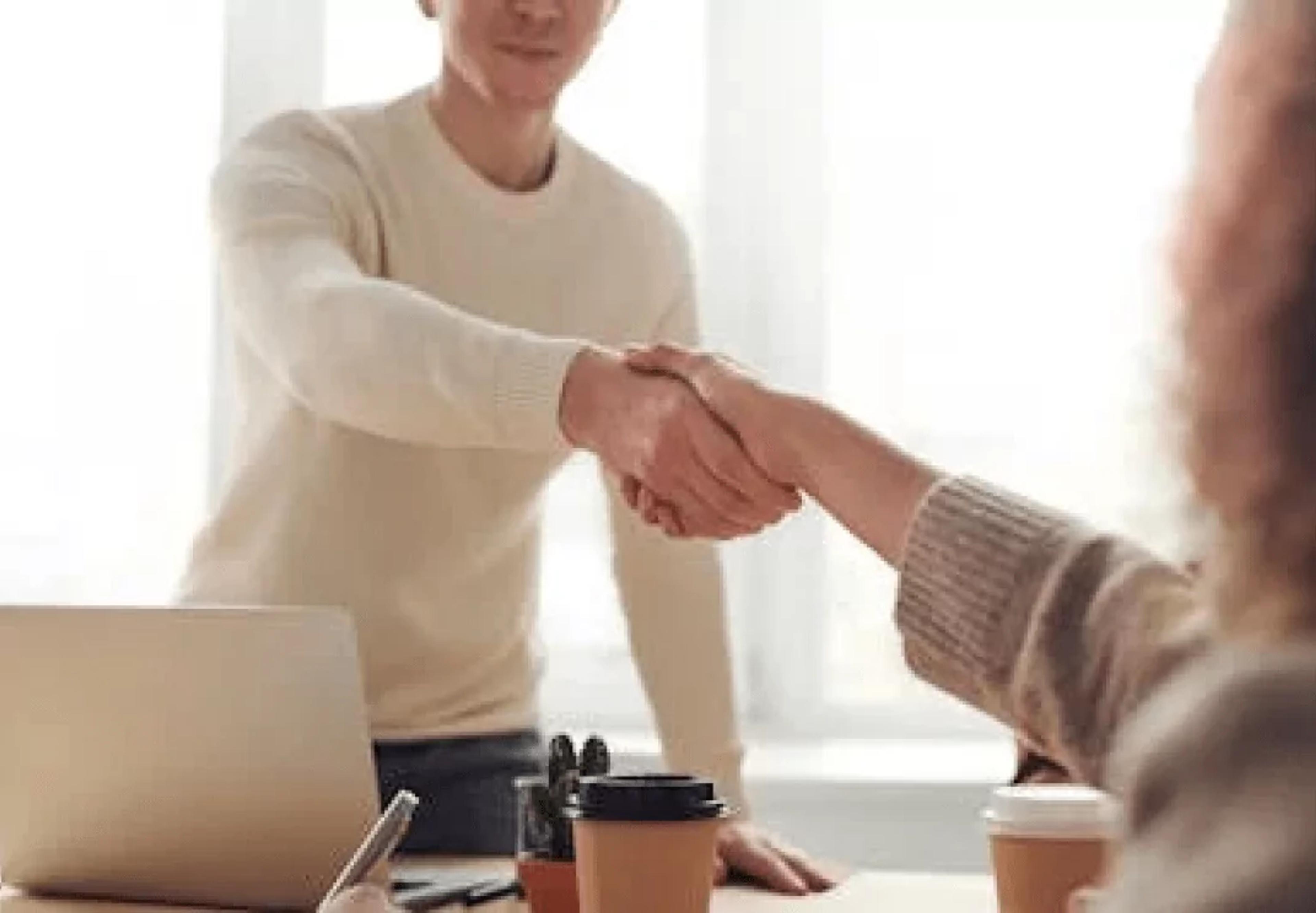 القيمة، المعيار المرجعي، الشركة، الخدمات، نقاط القوة والضعف، السوق، المنافسة، الصناعات الأخرى، سلطة المجال، حصة السوق، تفاعل العملاء، رضا العملاء، صناعة السفر، القرارات المستنيرة