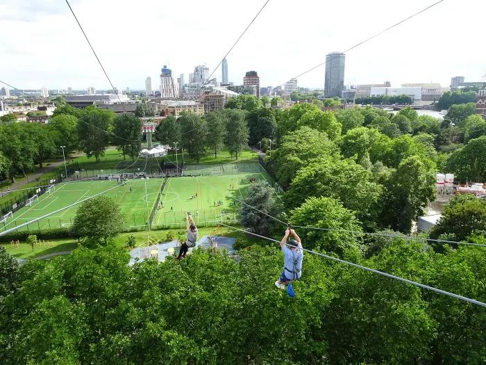 sehen Sie die Aussicht auf London, wenn Sie mit Zip Now zippen
