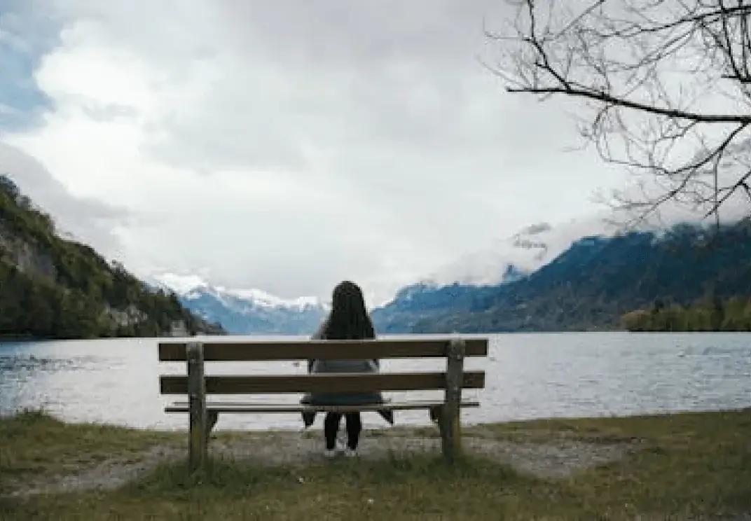 zones urbaines, méditation, campagne, visites, paix, concentration, silence, nature, calme, voyageurs, trouver du réconfort, voyageurs solitaires, expériences silencieuses, s'asseoir tranquillement, voyage tranquille, tourisme silencieux