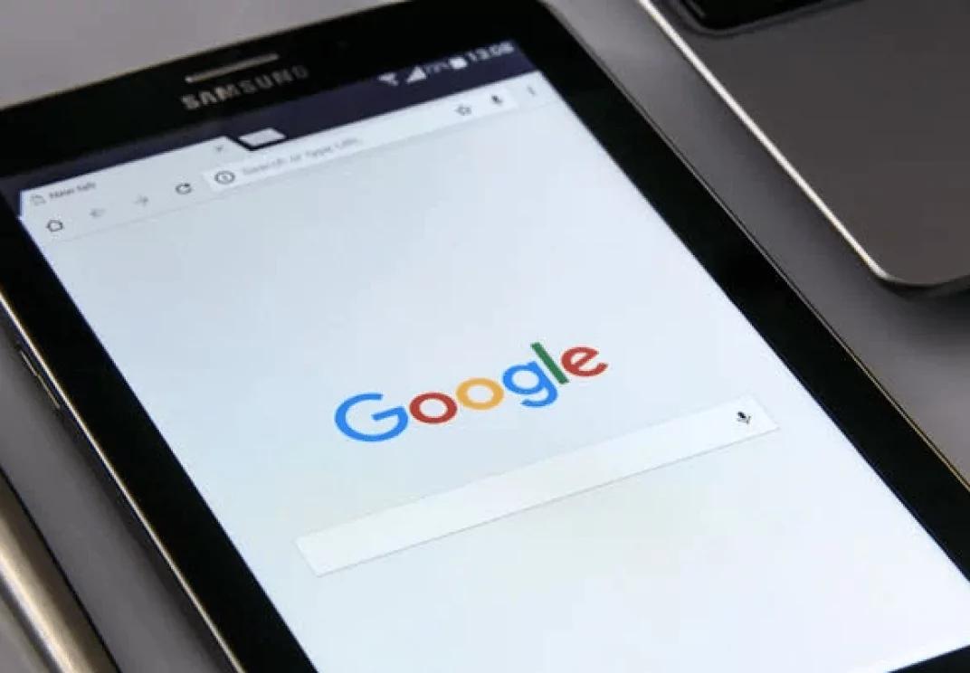marketing destynacji, proces rezerwacji, branża turystyczna, mapy Google, wykorzystanie sztucznej inteligencji, podpowiedzi AI, marketing treści, narzędzia oparte na sztucznej inteligencji, krajobraz AI, rezerwacje bezpośrednie, wykorzystanie sztucznej inteligencji, kluczowe punkty, tworzenie, przykład, podpowiedzi, strona internetowa, wycieczki, hotel, skupienie
