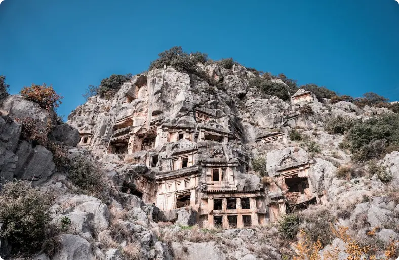 Darmowy górzysty region starożytnej Liki w Antalyi w Turcji, opuszczone domy
