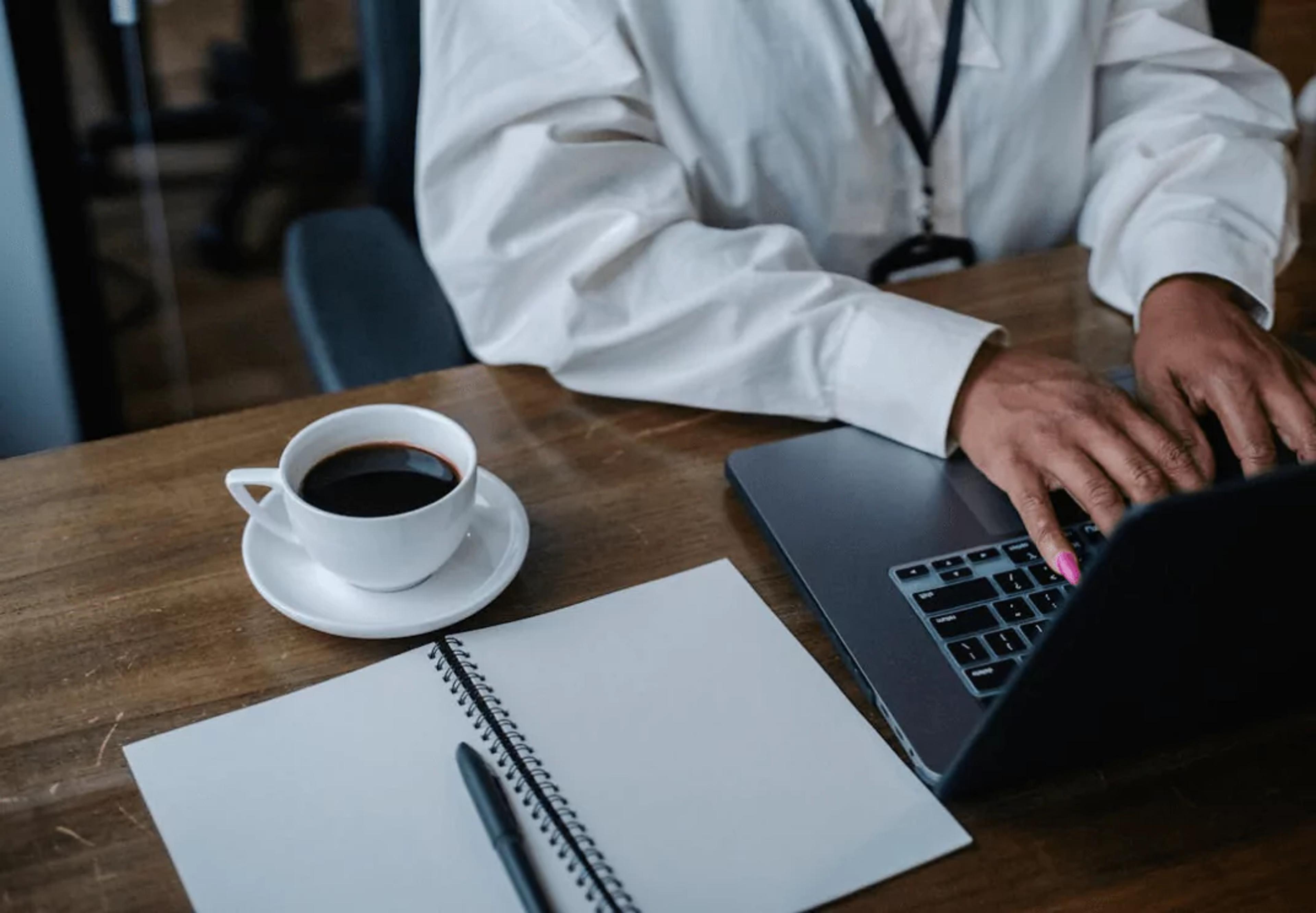 risolvere, collegamento, vacanza, rapporto, bonifico bancario, denaro, truffe, truffatori, pagare, ospite, compagnia aerea, prenotazione, persona, hotel, rimborso, telefono, airbnb, host