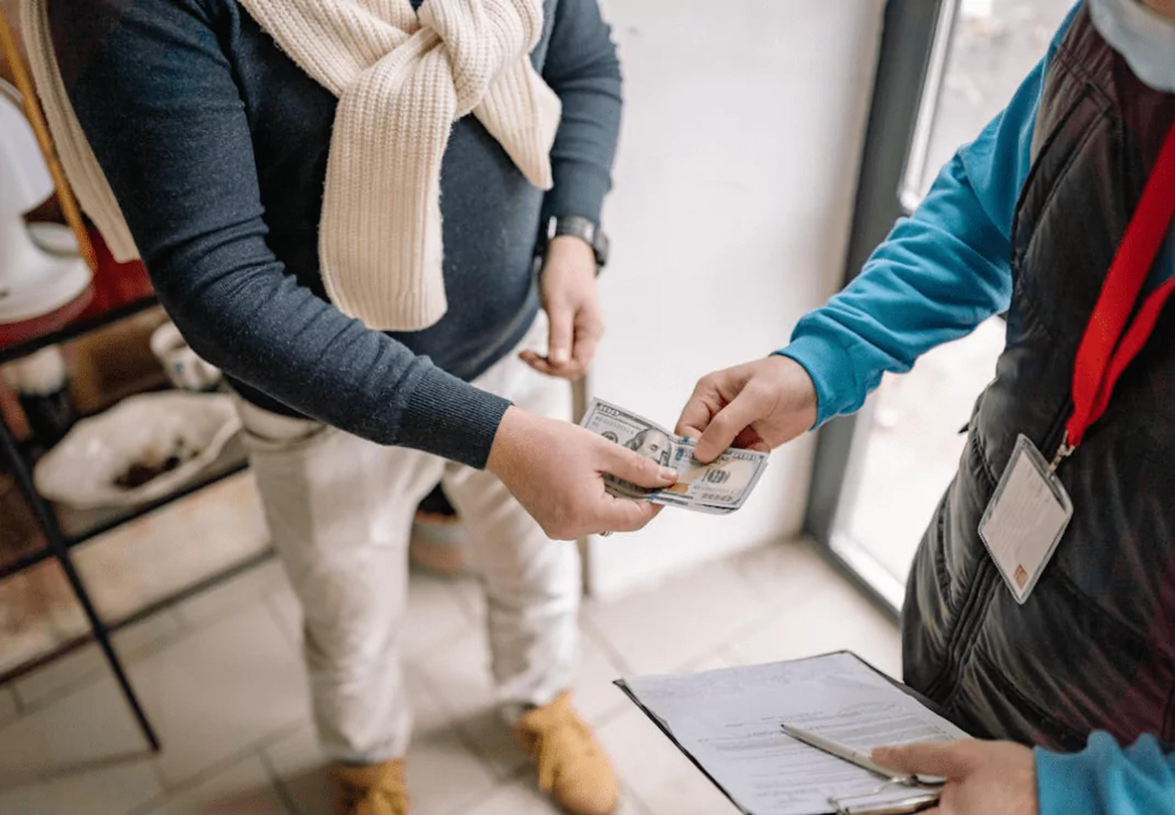 استراتيجيات التسعير، ولاء العملاء، استراتيجيات الخصم، زيادة المبيعات، عملاء جدد، قيمة أكبر، البقاء في المنافسة، العديد من المستهلكين، شركات أخرى، قاعدة العملاء، السعر الأصلي، دون تقليل القيمة، حجوزات فورية