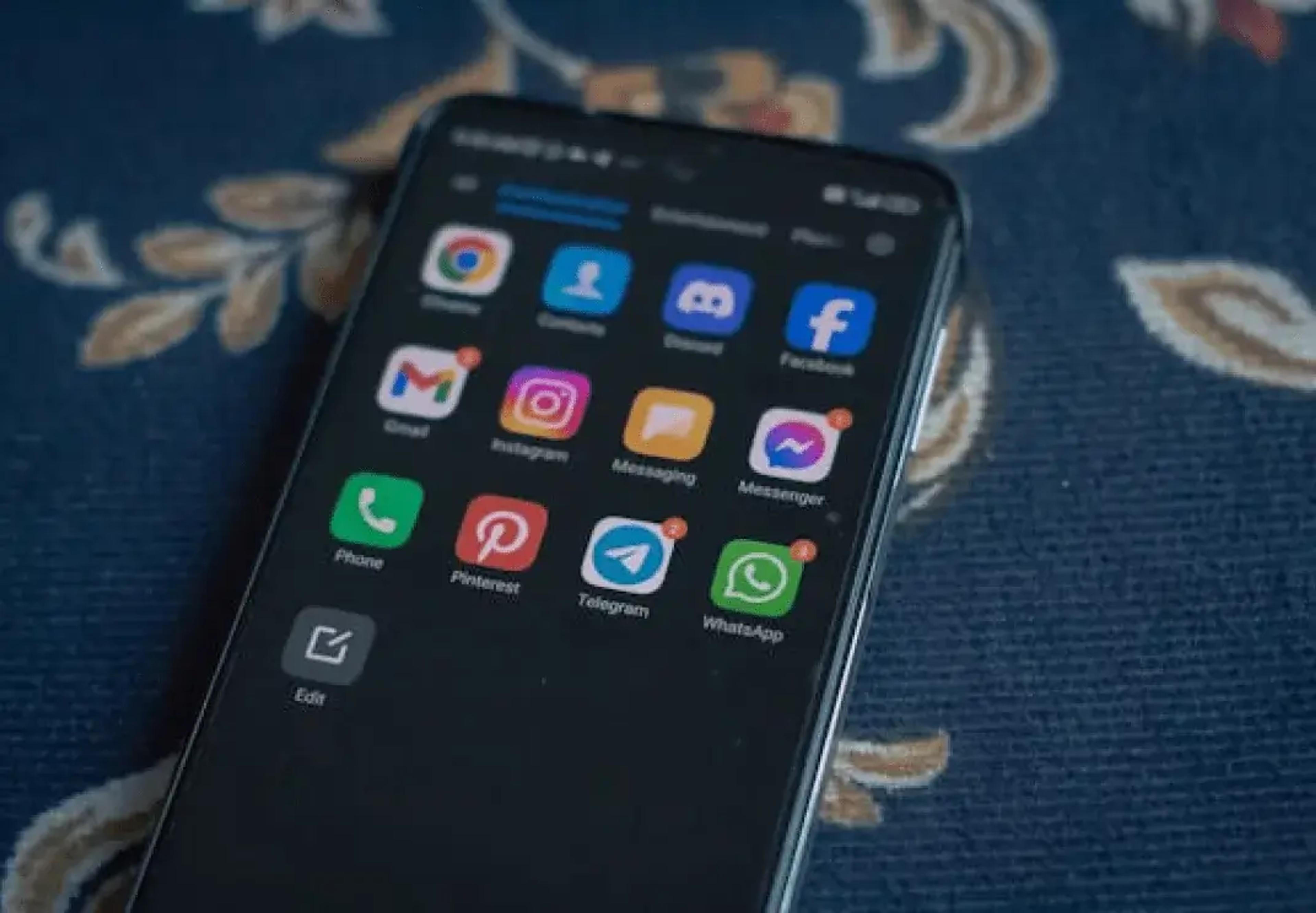 compromiso del cliente, dispositivos móviles, redes sociales, público objetivo