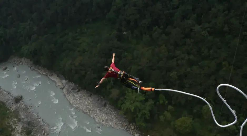 πόσοι άνθρωποι πεθαίνουν από bungee jumping