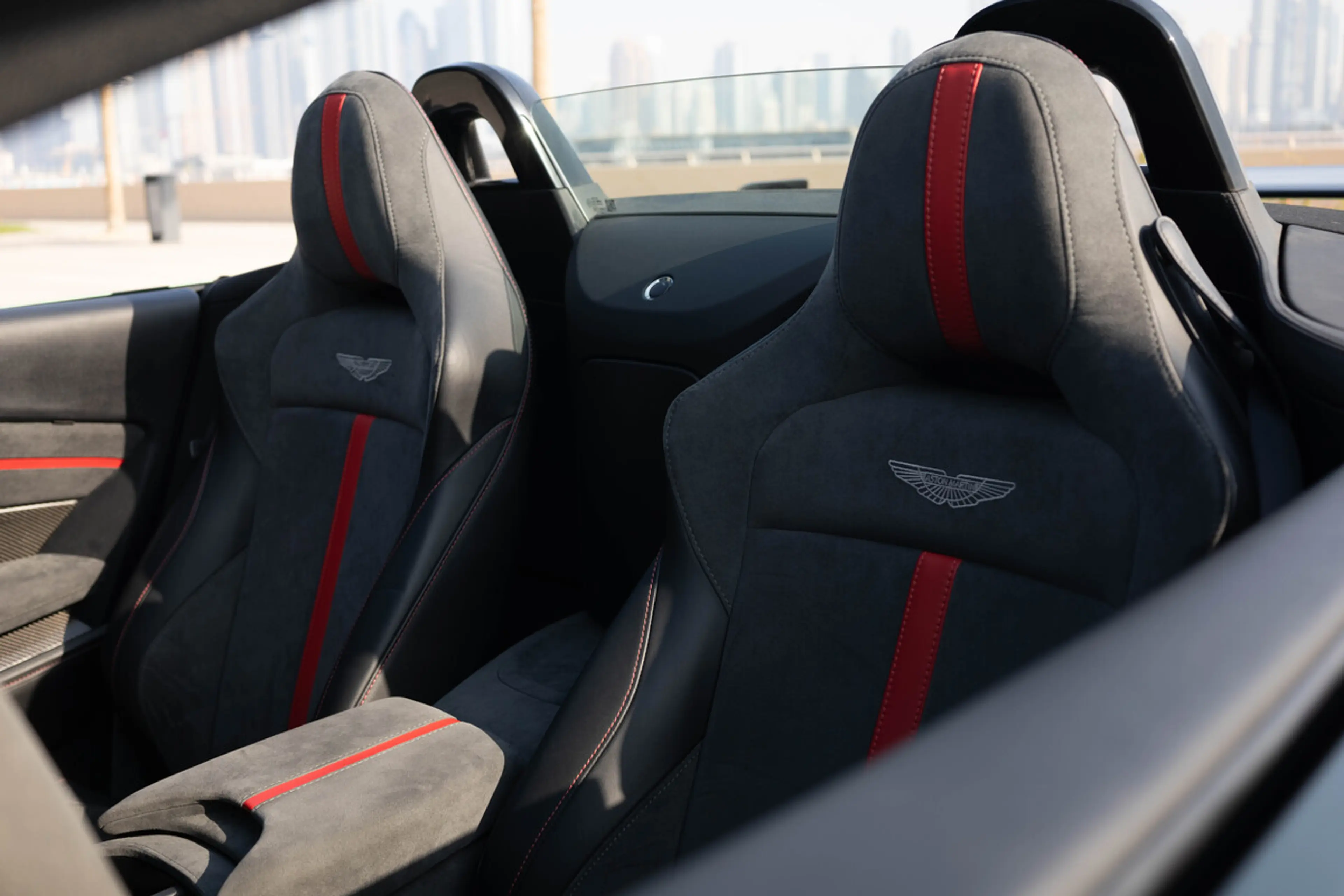 Aston Martin Vantage 4