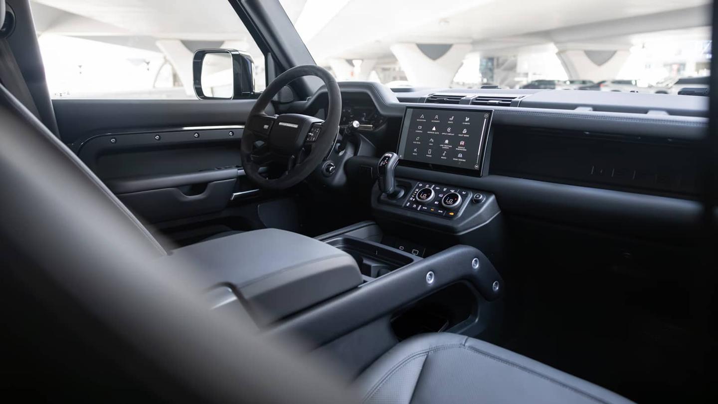 Land Rover Defender 4