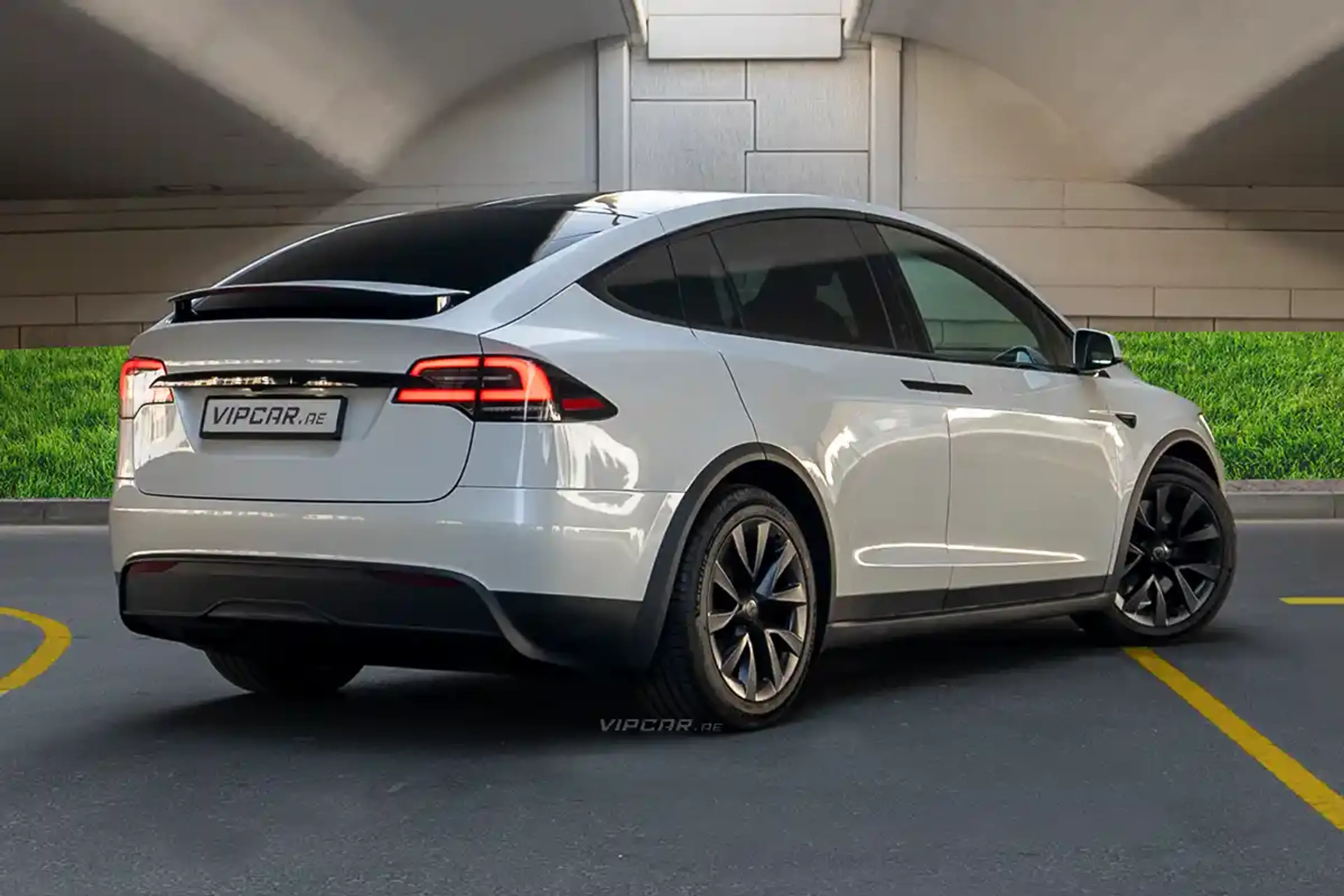 Tesla Model X 4