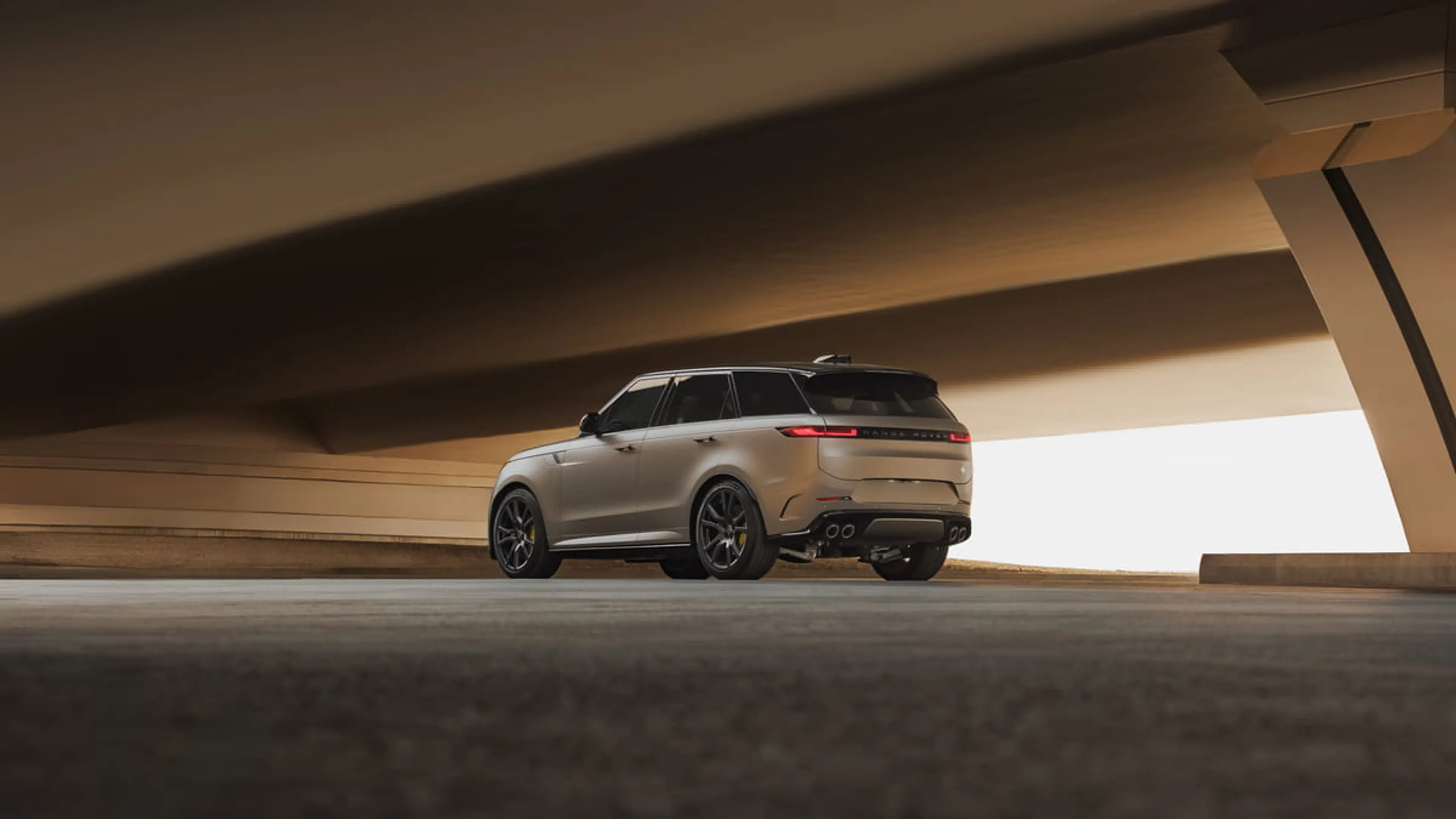 Range Rover Sport SV 2