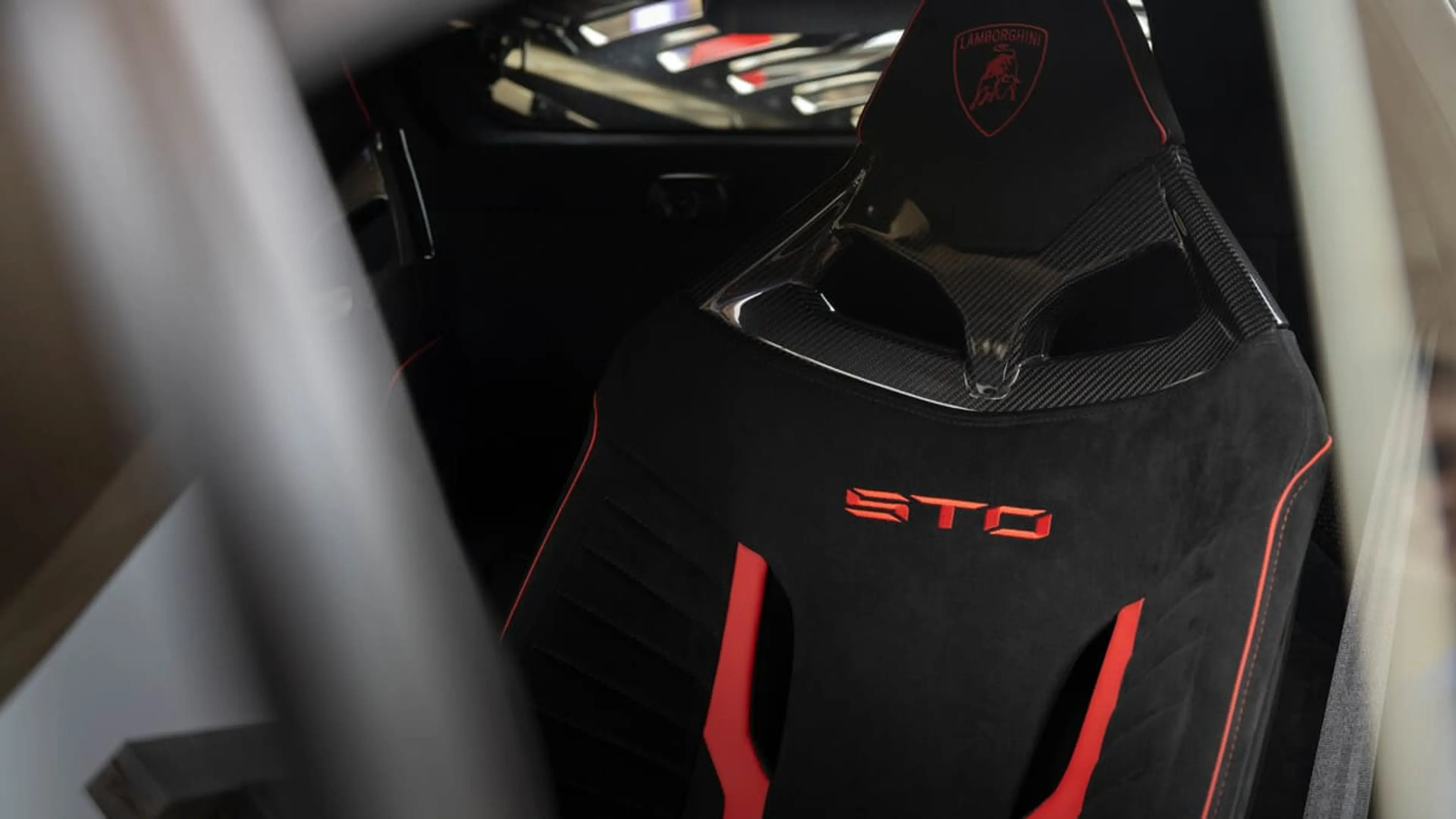 Lamborghini Huracan STO 4