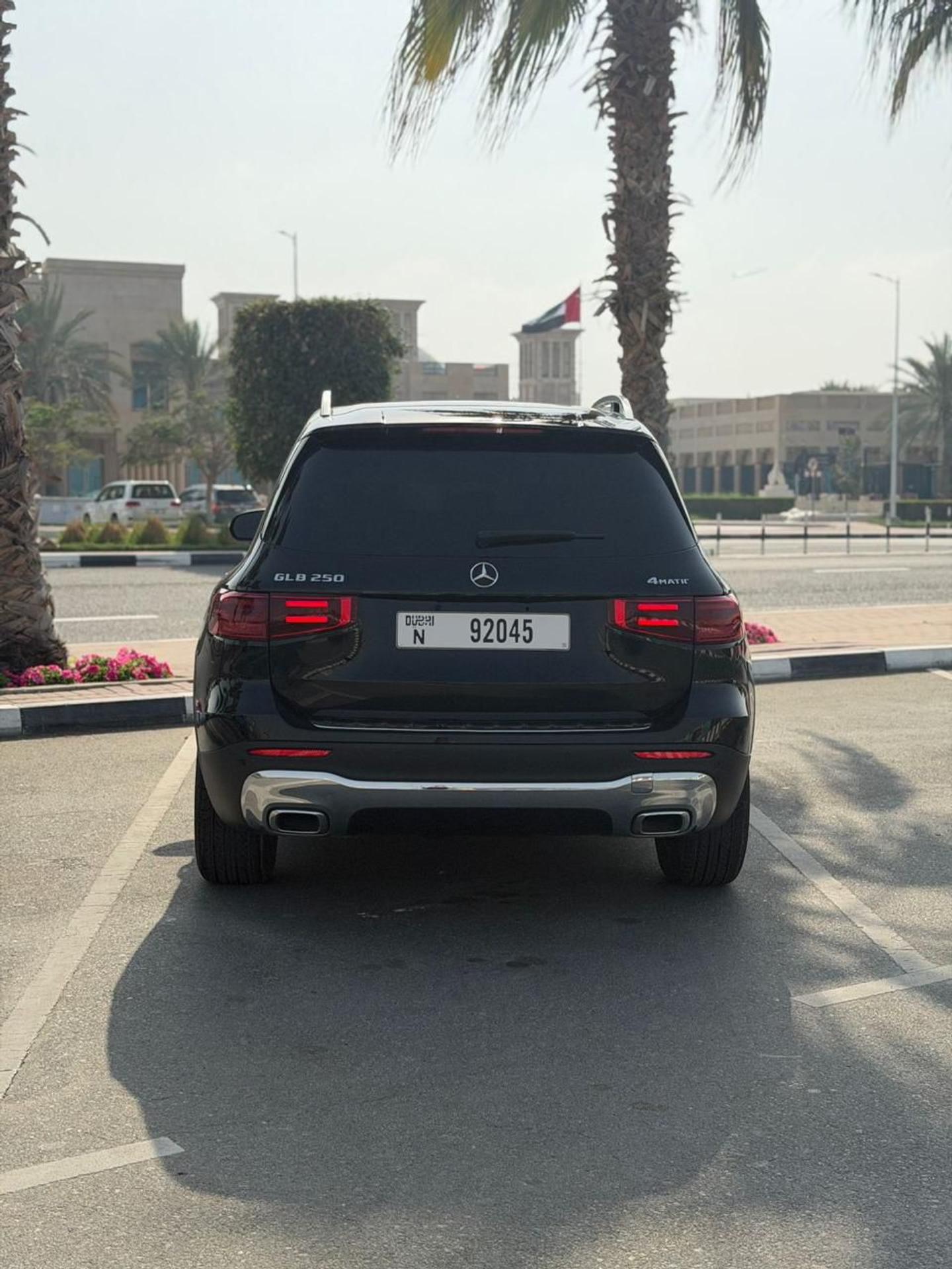 Mercedes GLB250 4