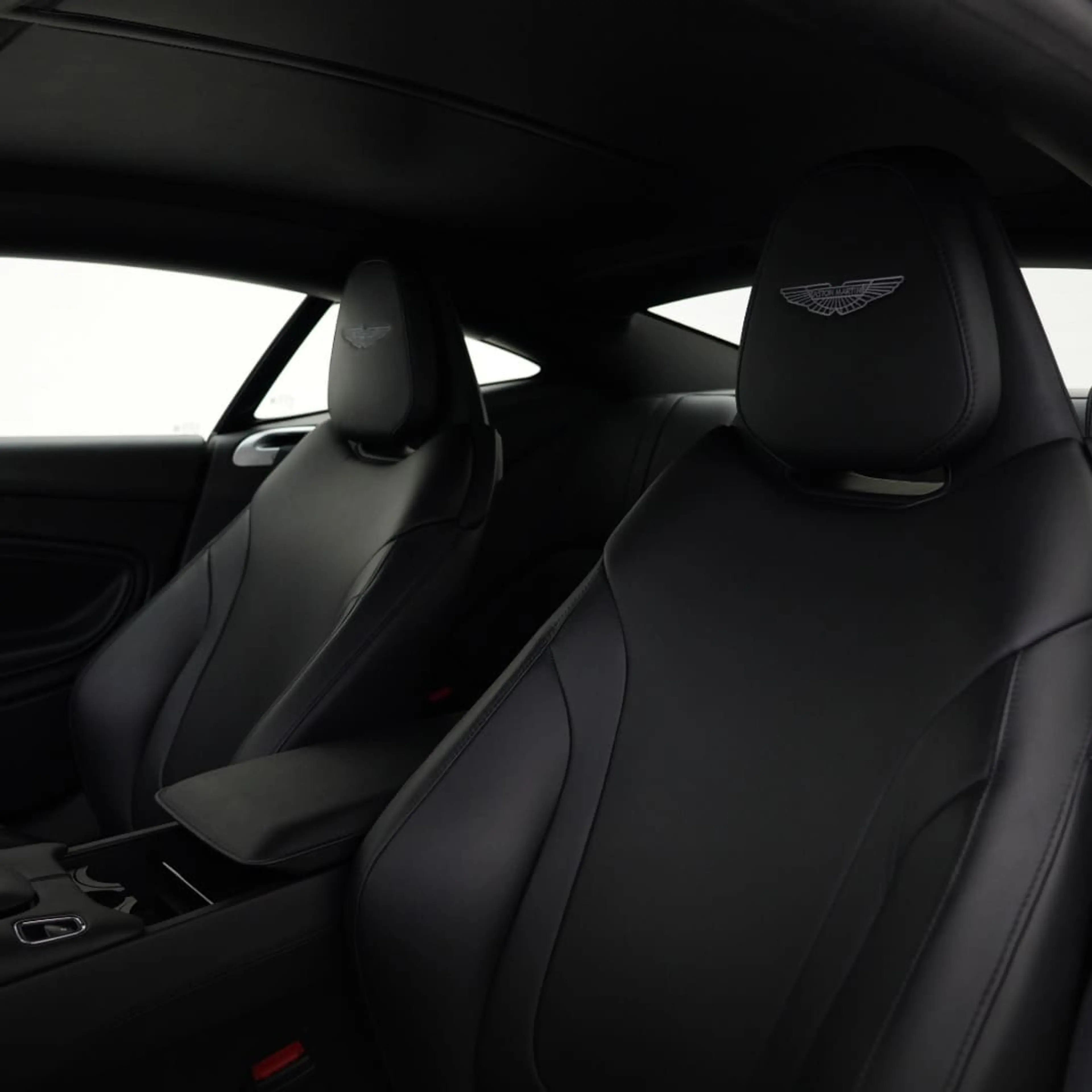 Aston Martin DB 11 4