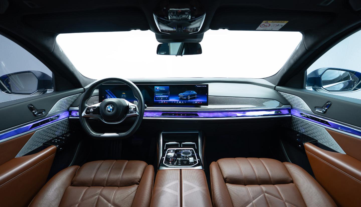 BMW 740Li 4