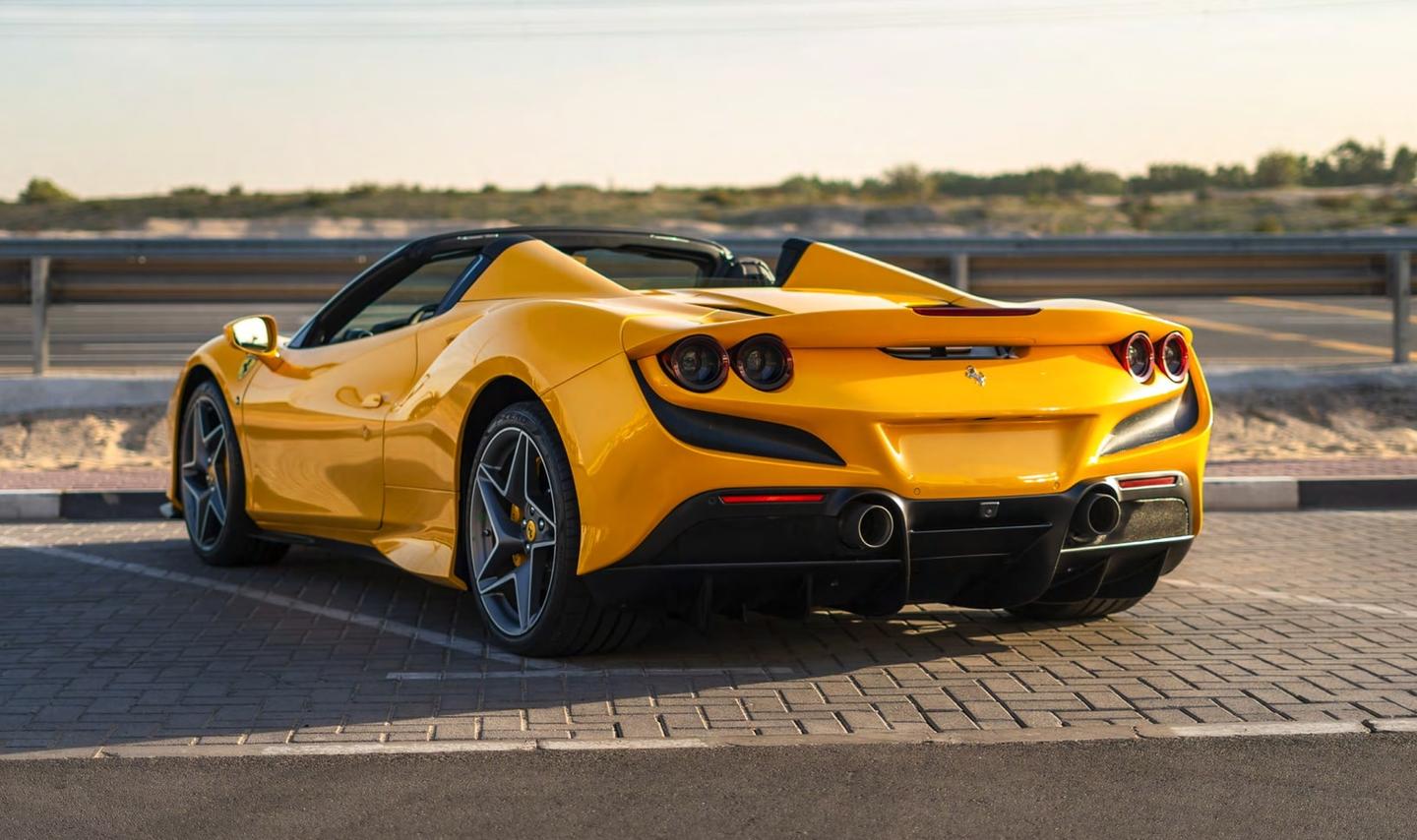 Ferrari F8 Tributo Spyder 2