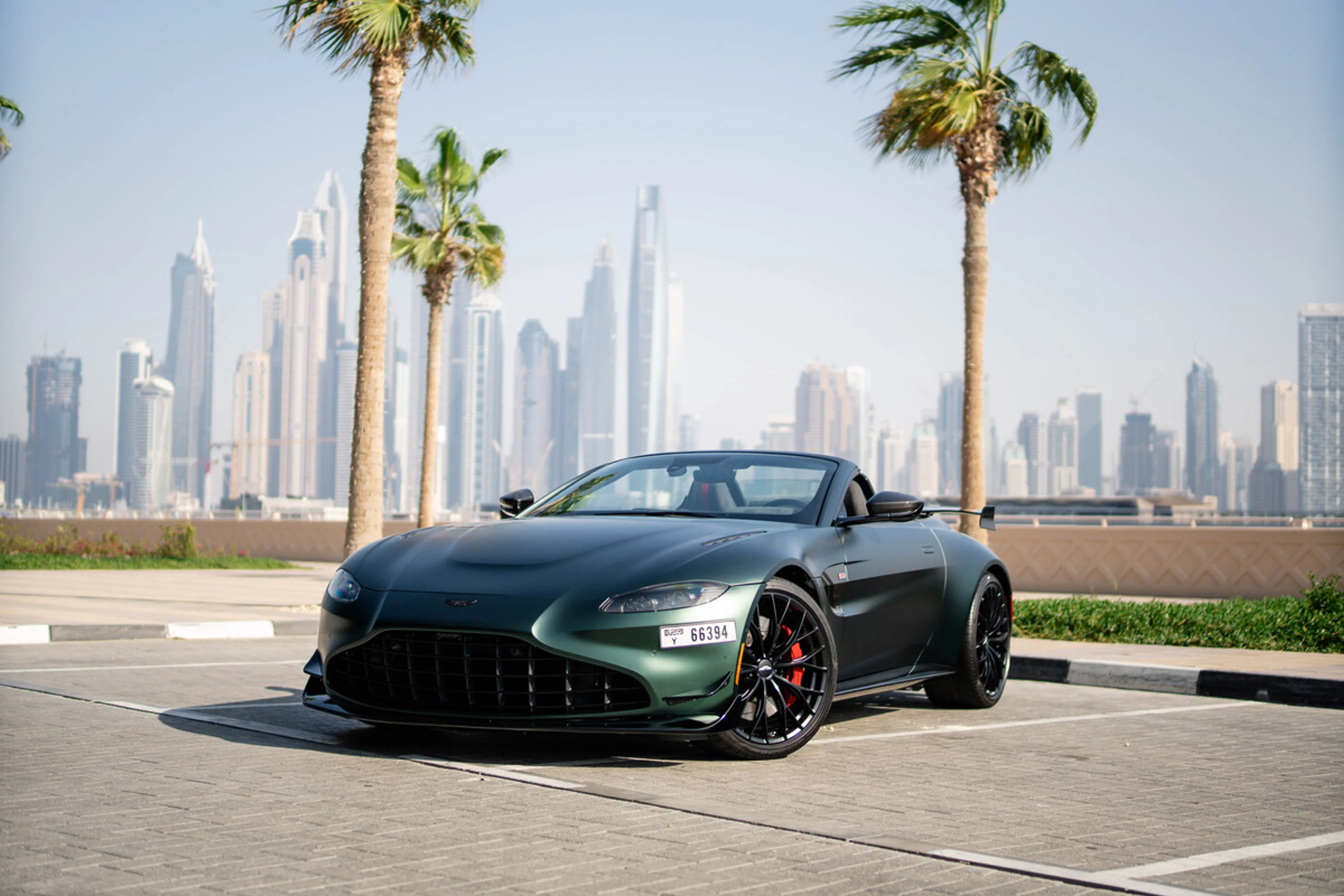 Aston Martin Vantage 1