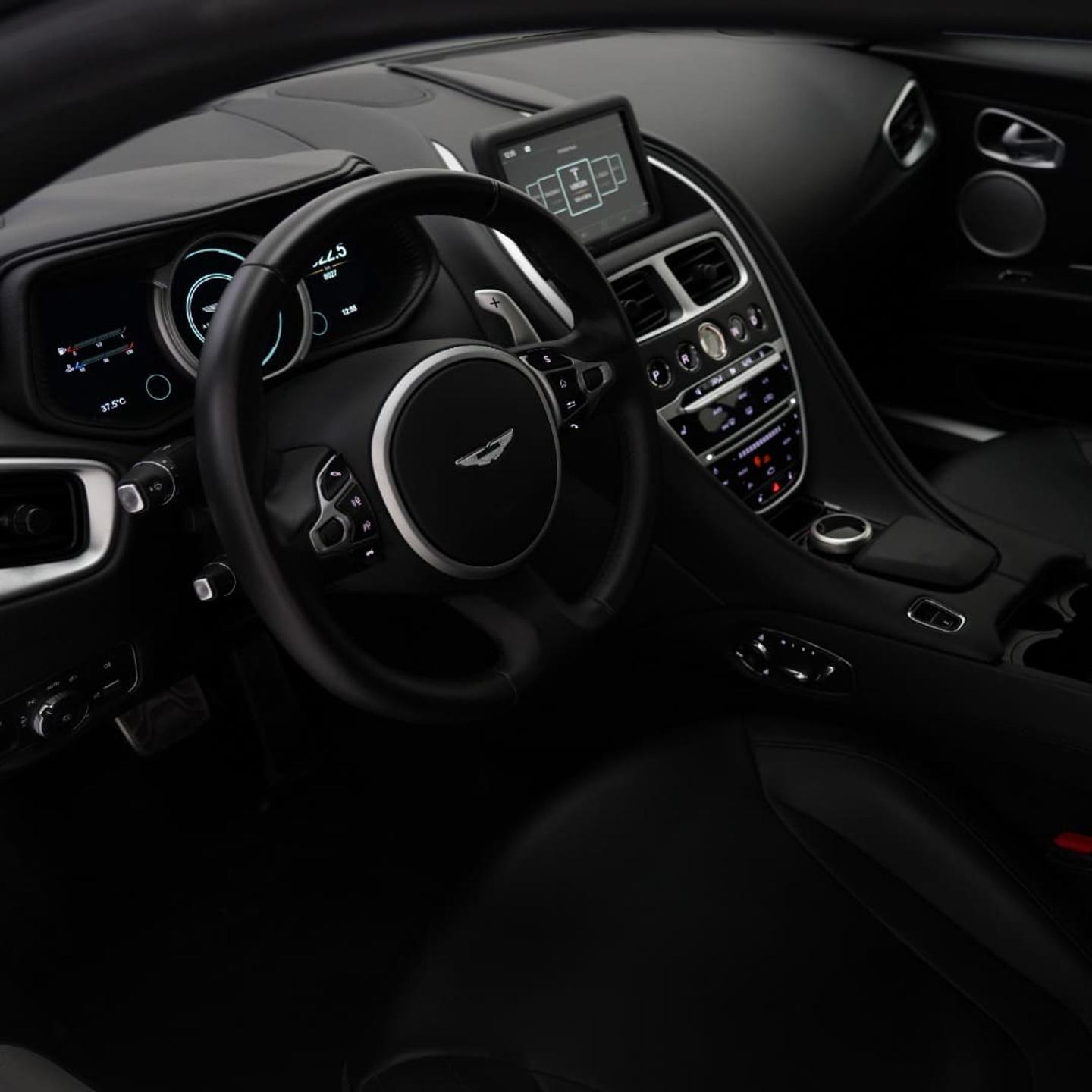 Aston Martin DB 11 3