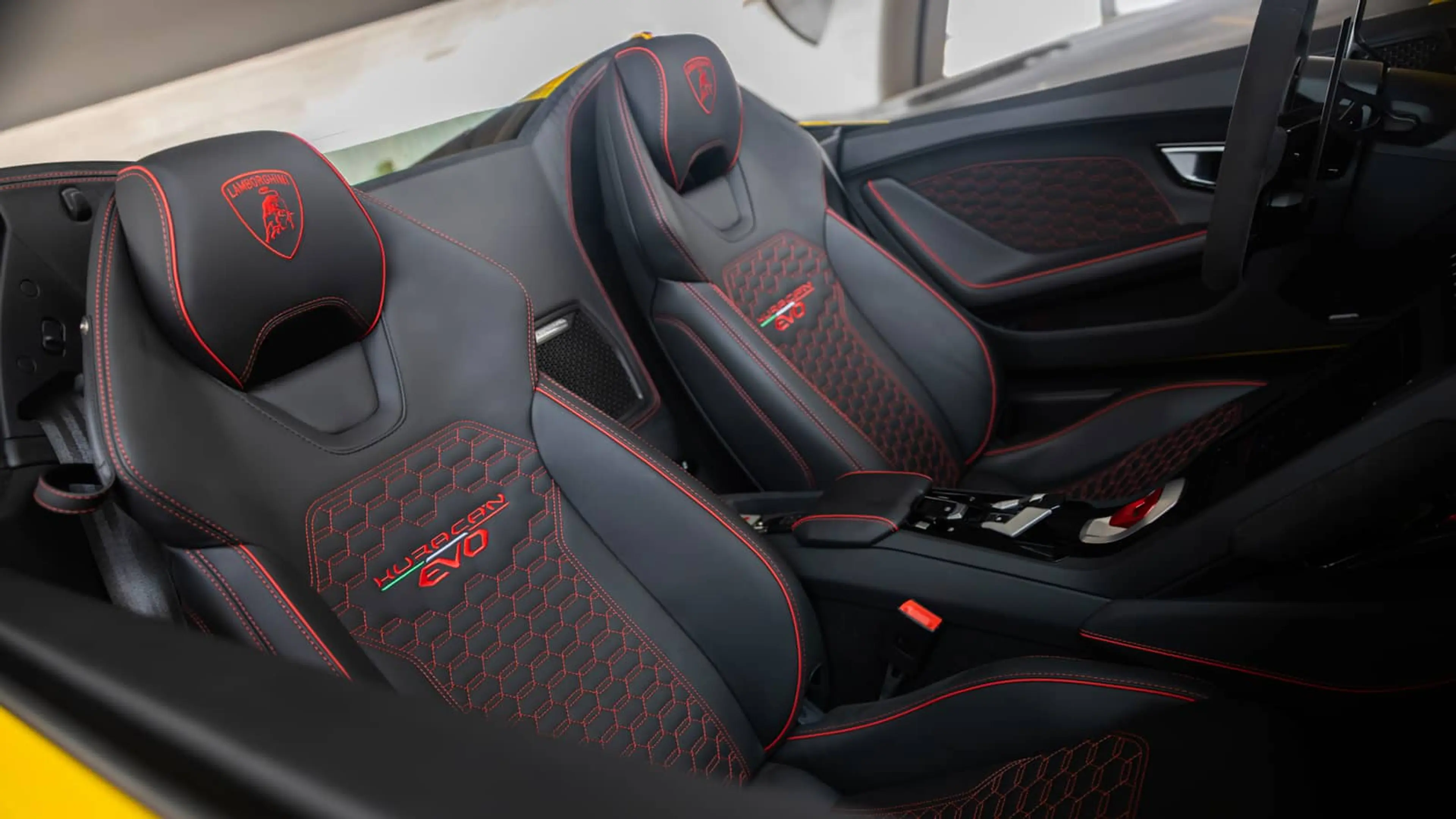 Lamborghini Huracan Evo Spyder Yellow 4