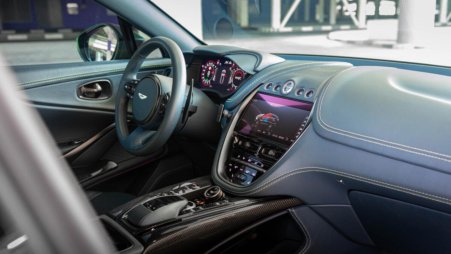 Aston Martin DBX 707 2