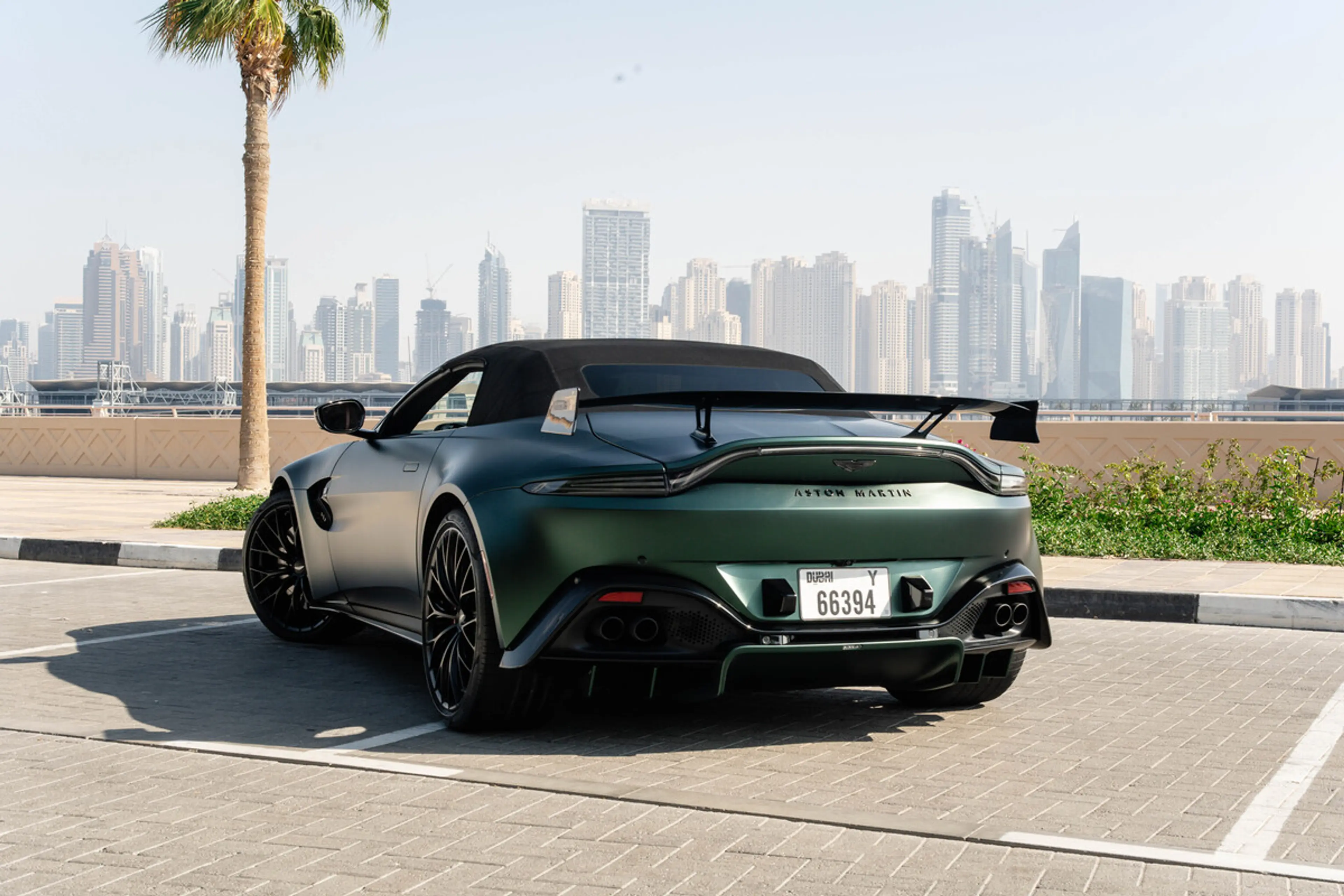 Aston Martin Vantage 2