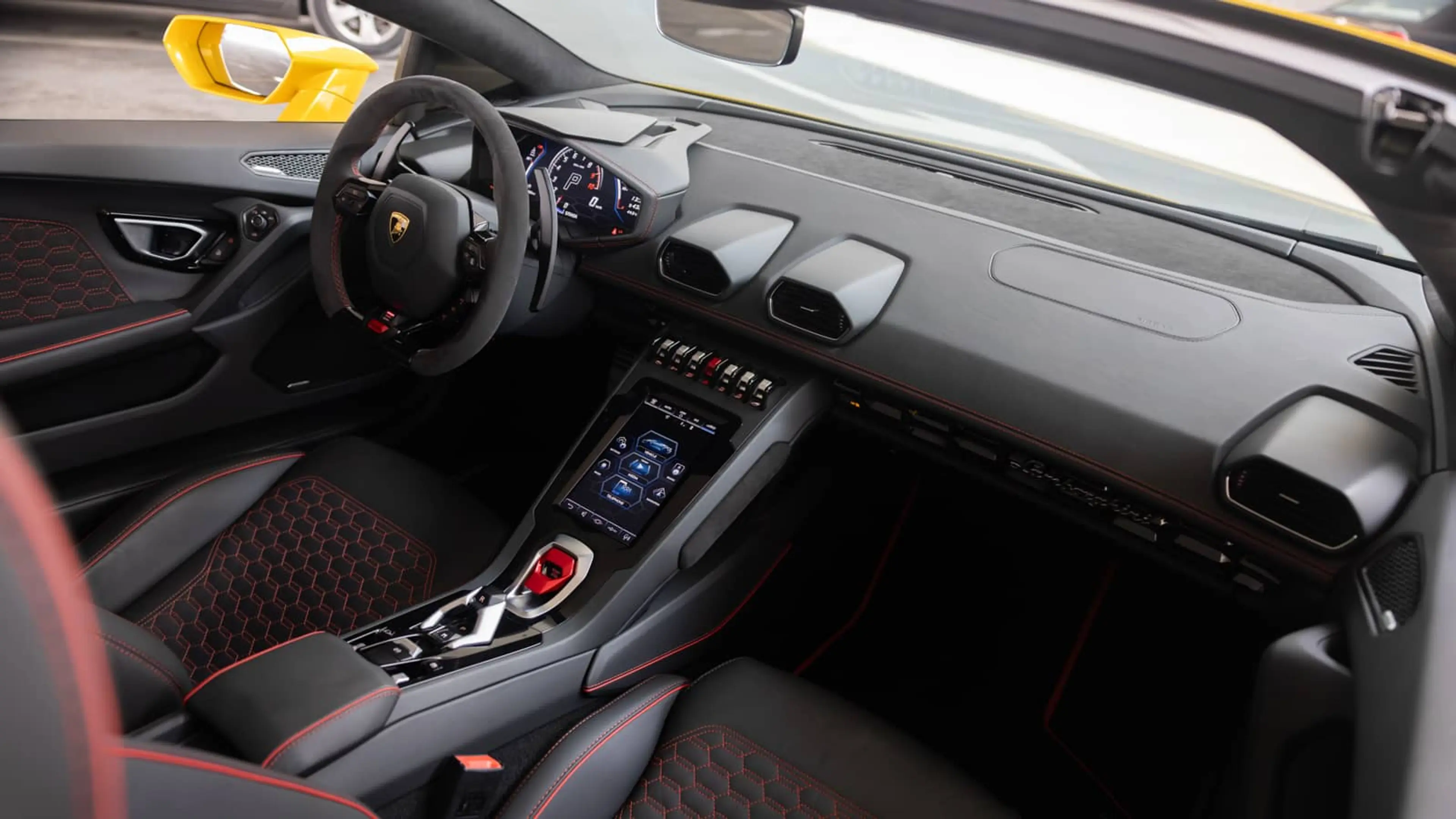 Lamborghini Huracan Evo Spyder Yellow 3