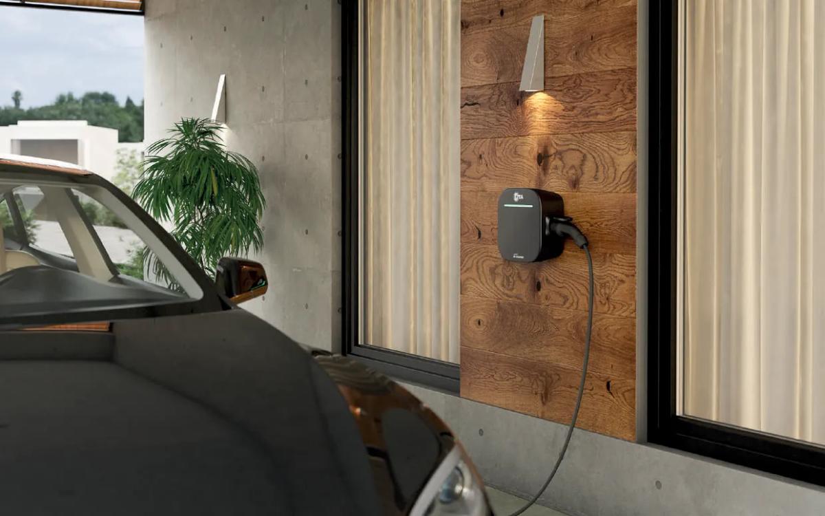 The CITA Smart Pro 7 installed and charging an electric car