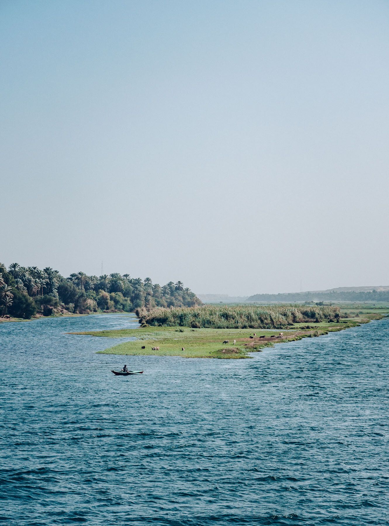 nile river between Luxor and Aswan