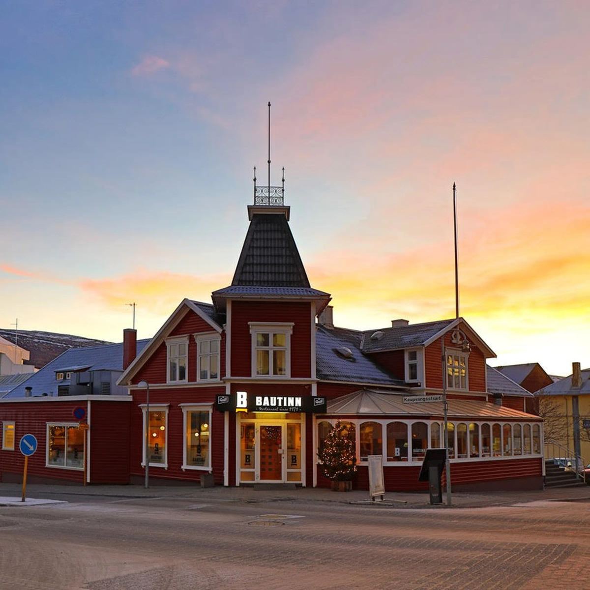 Bautinn við Hafnarstræti 92