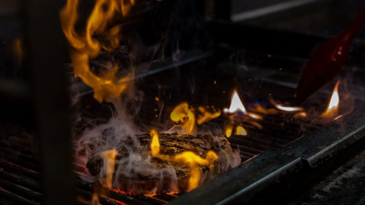 Steik á grillinu