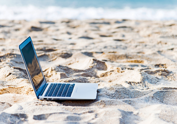 Travailler en Sicile : pourquoi l'**activité en ligne** est la voie la plus solide