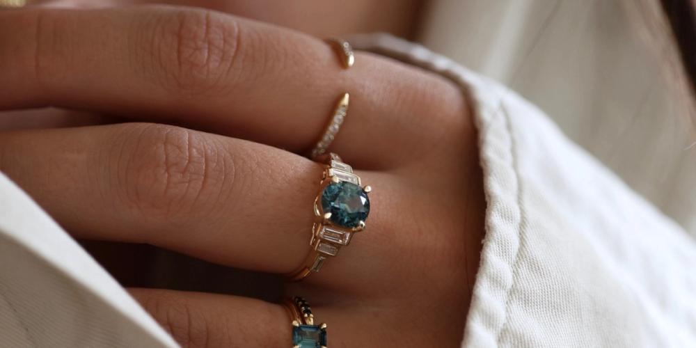 Nangi - Colorful rings made of solid gold with gemstones from Sri Lanka