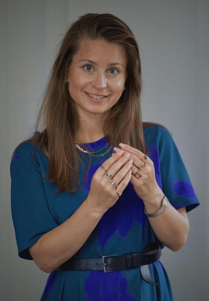 Nangi - Jenny Gørvell-Dahll with rings