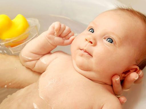 How to Give a Newborn Baby a Safe and Comfortable Bath
