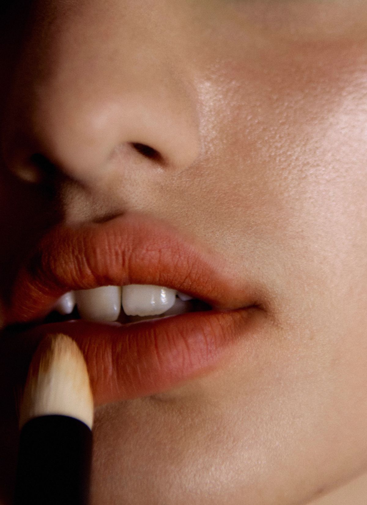 orange lips brush female photographer