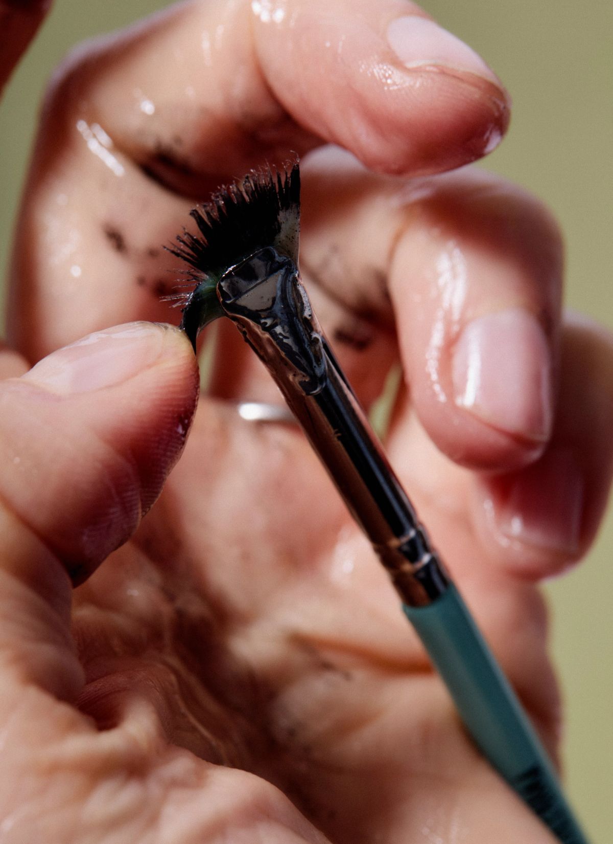 mascara brush hand