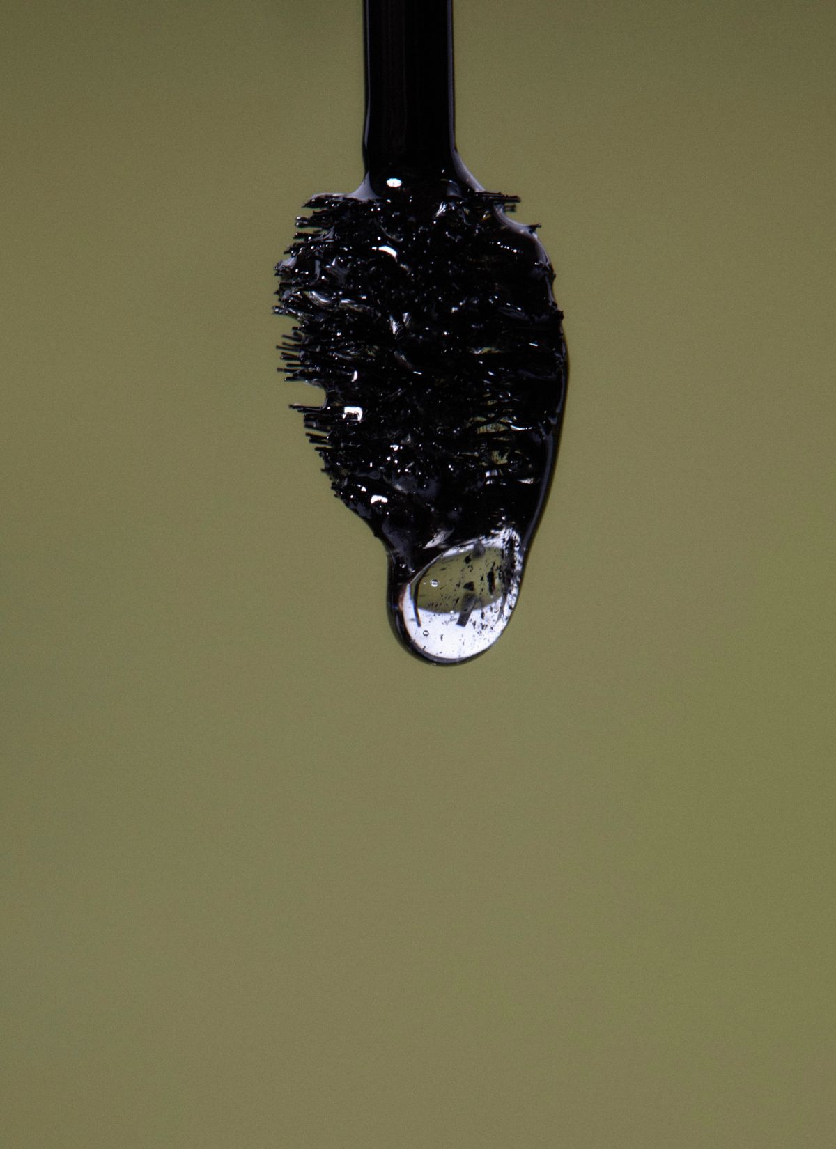 eyeshadow brush drip