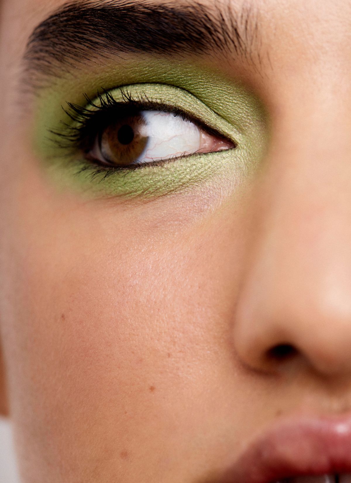 green eyeshadow close up 
