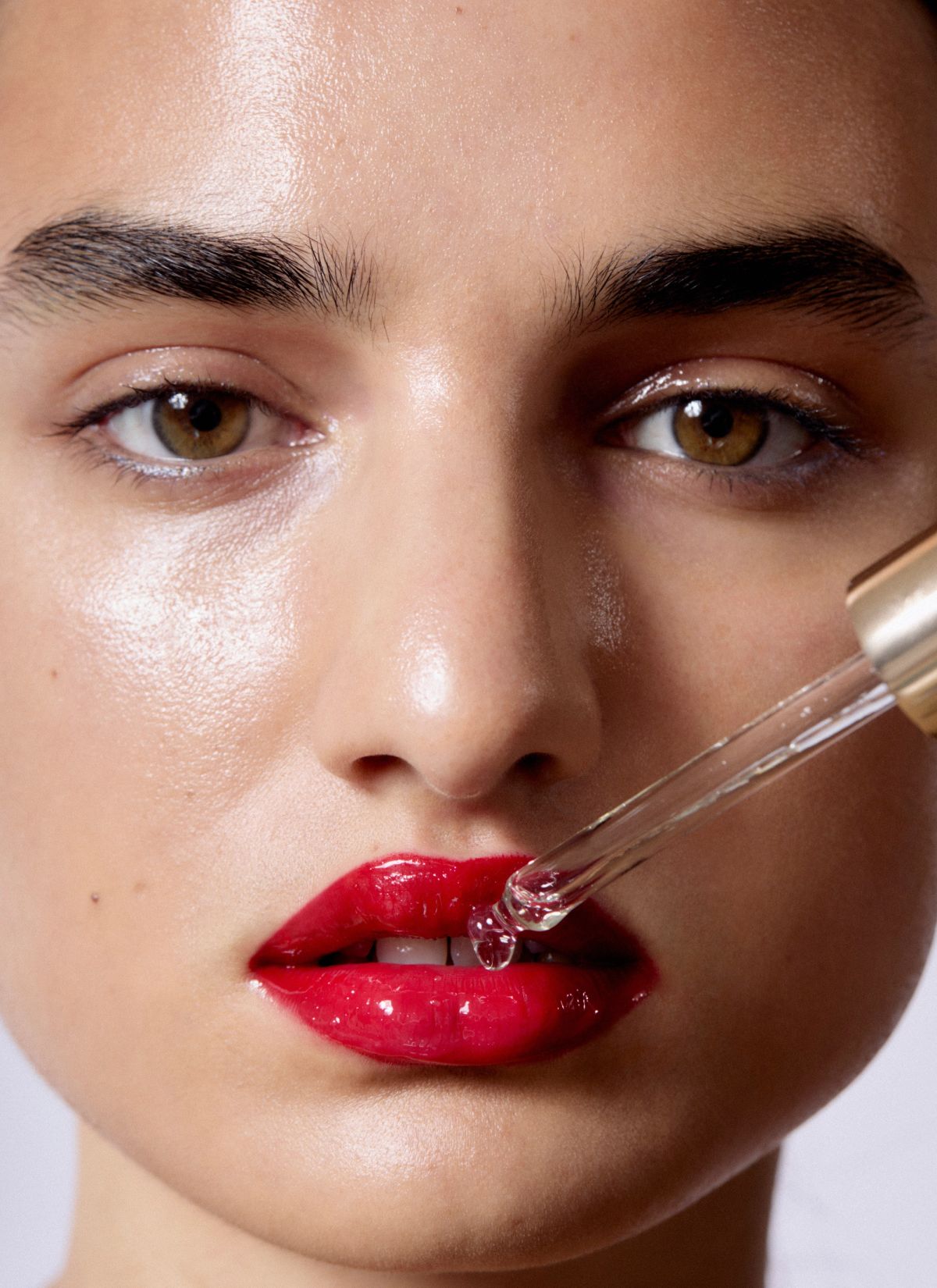 red lips glossy pipet