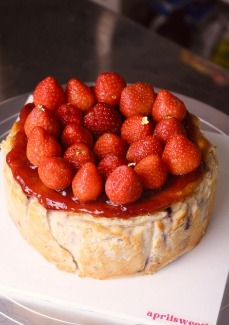 Burnt Cheesecake Strawberry Burst 16cm