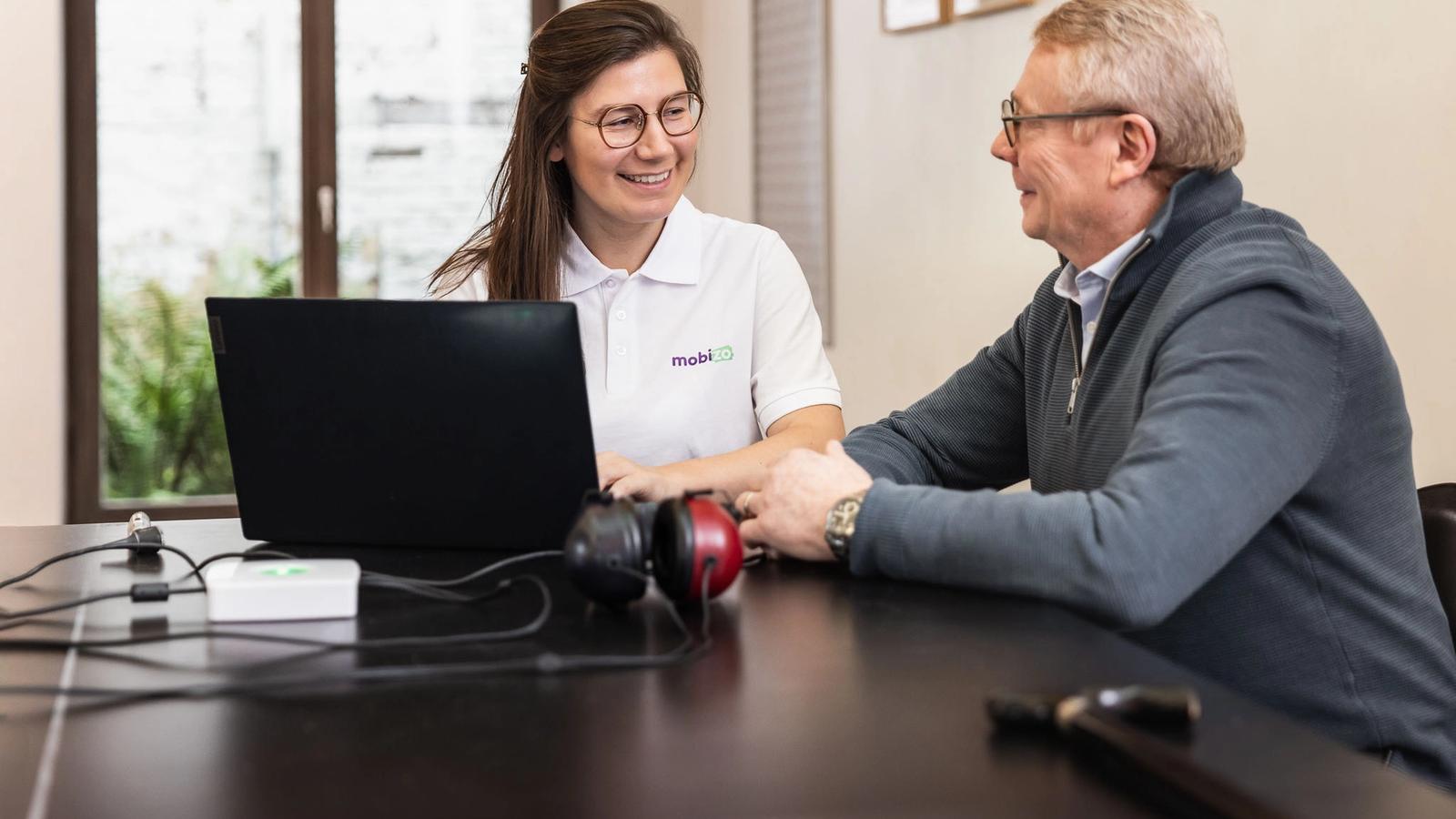 Optometrist meet zicht aan huis