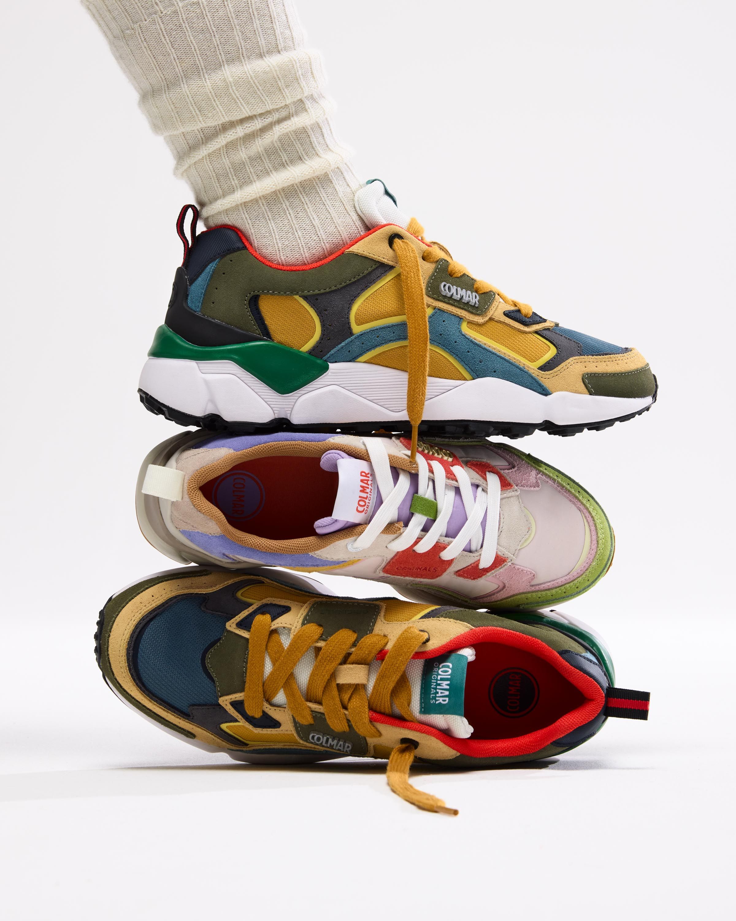 Stillife con pantaloni scarpe cappellino