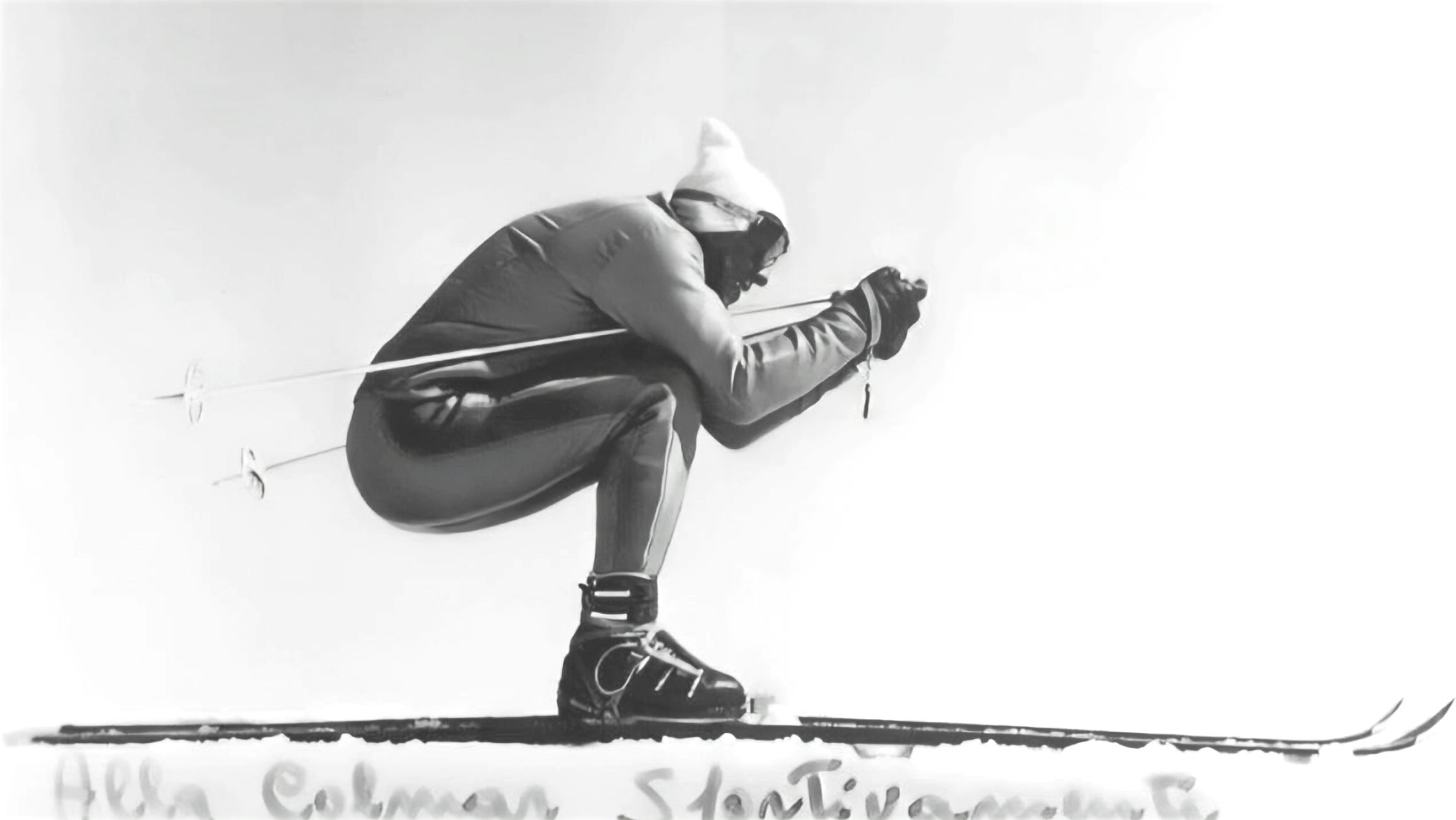 Uomo su sci inginocchiato b/w