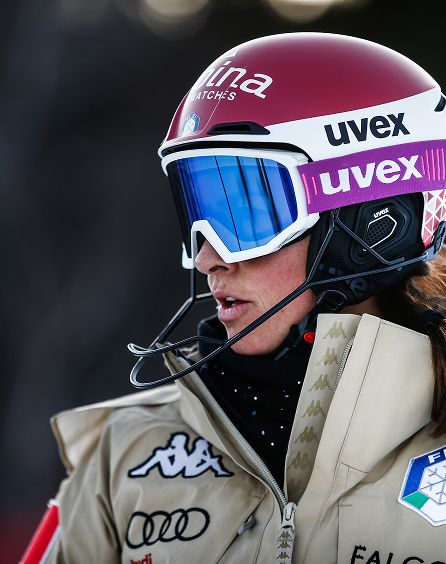 Irene Curtoni profilo con casco