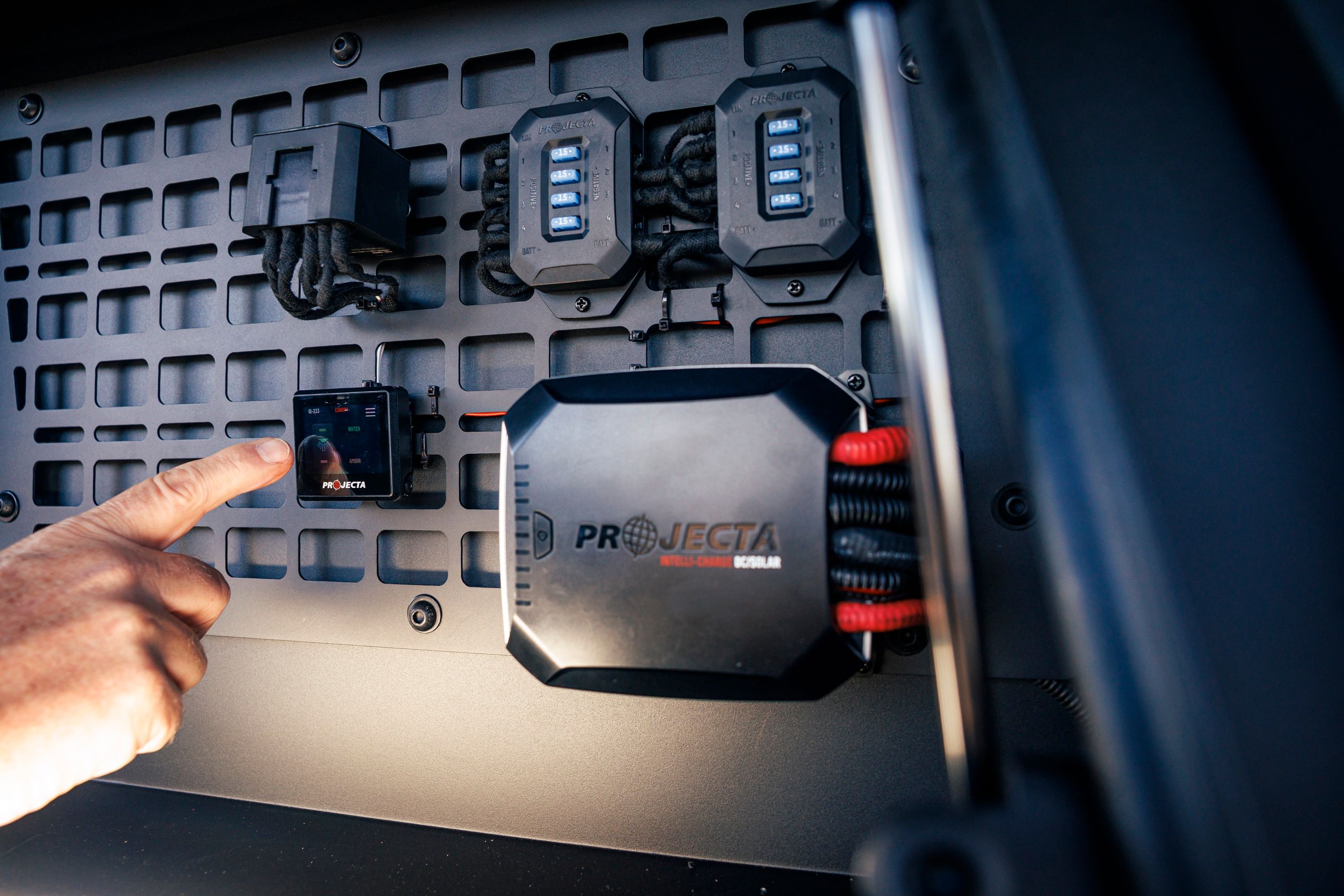 Projecta Intelli-IQ display and smart relay hardware in the HiLux