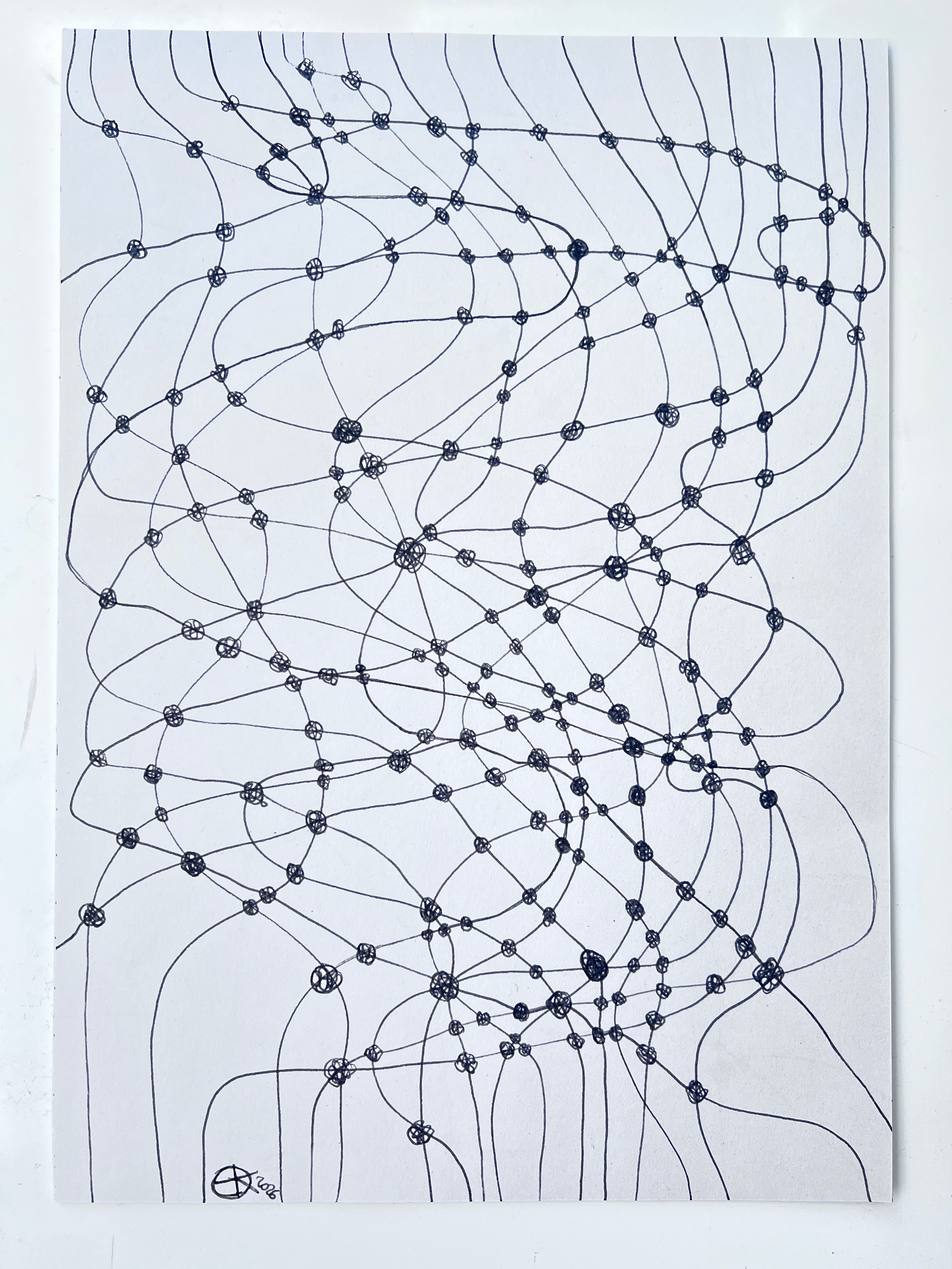 Linear drawing of the mesh, a net like structure consisting of lines (connectors) and knots interconnecting throughout the composition.